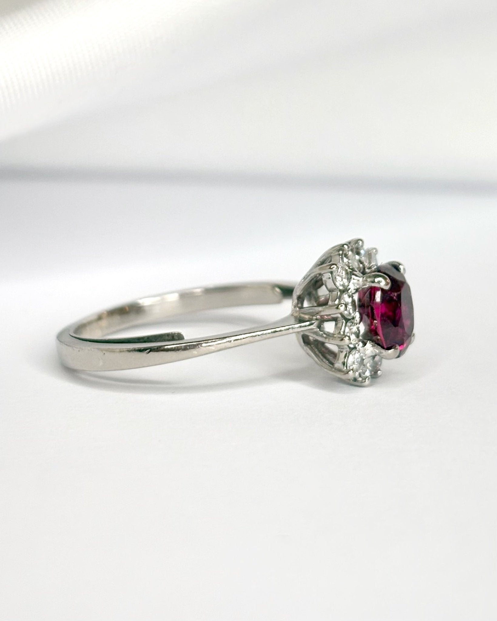 Bague Marguerite Rubis 1.25 carat &amp; Diamants 0.36 carat "Amandine" - Elliade Paris