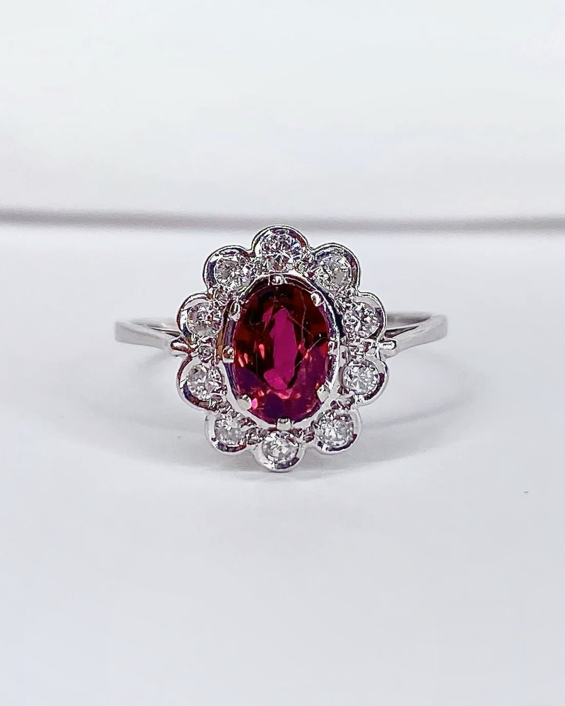 Bague Marguerite Rubis 1.30 carat &amp; Diamants "Sonia" - Elliade Paris