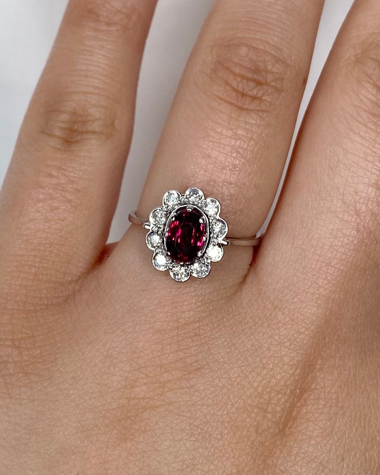 Bague Marguerite Rubis 1.30 carat &amp; Diamants "Sonia" - Elliade Paris