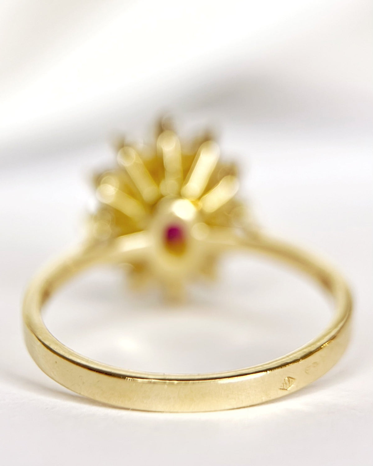Bague Marguerite Rubis 1.42 carat &amp; Diamants "Louise" - Elliade Paris