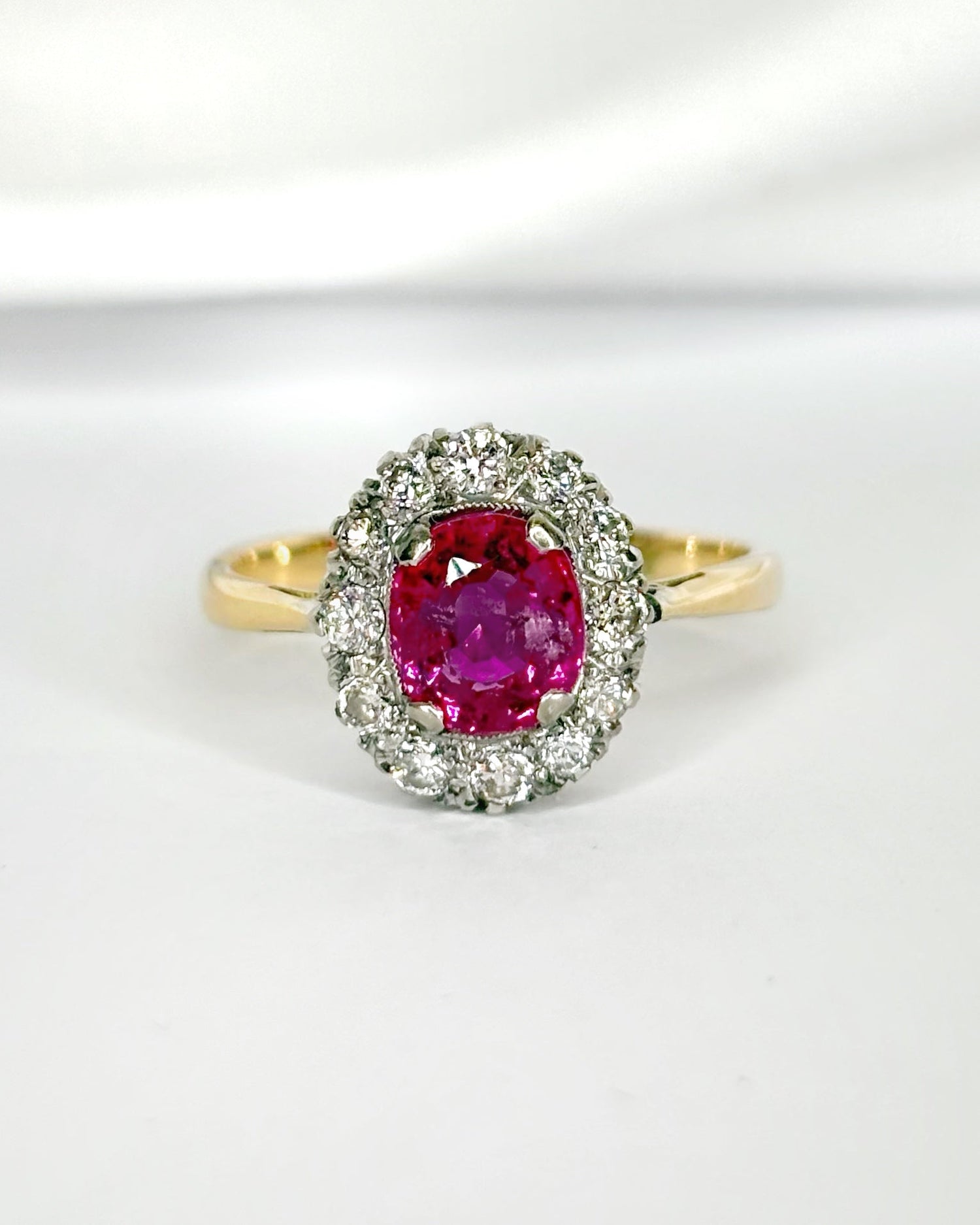 Bague Marguerite Rubis 1.50 carat &amp; 12 Diamants "Giulia" - Elliade Paris