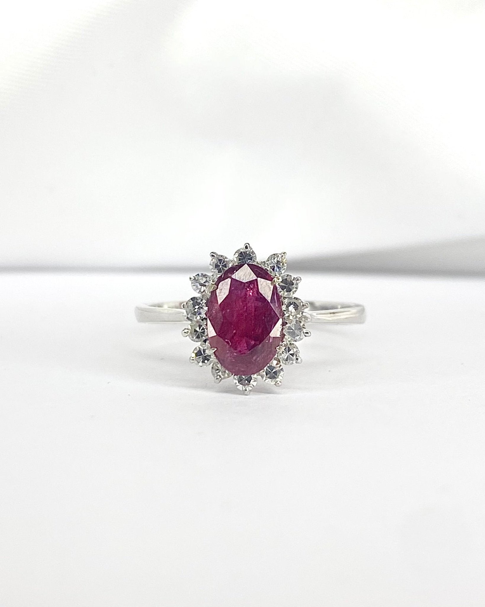Bague Marguerite Rubis 1.64 carat &amp; Diamants "Daniella" - Elliade Paris