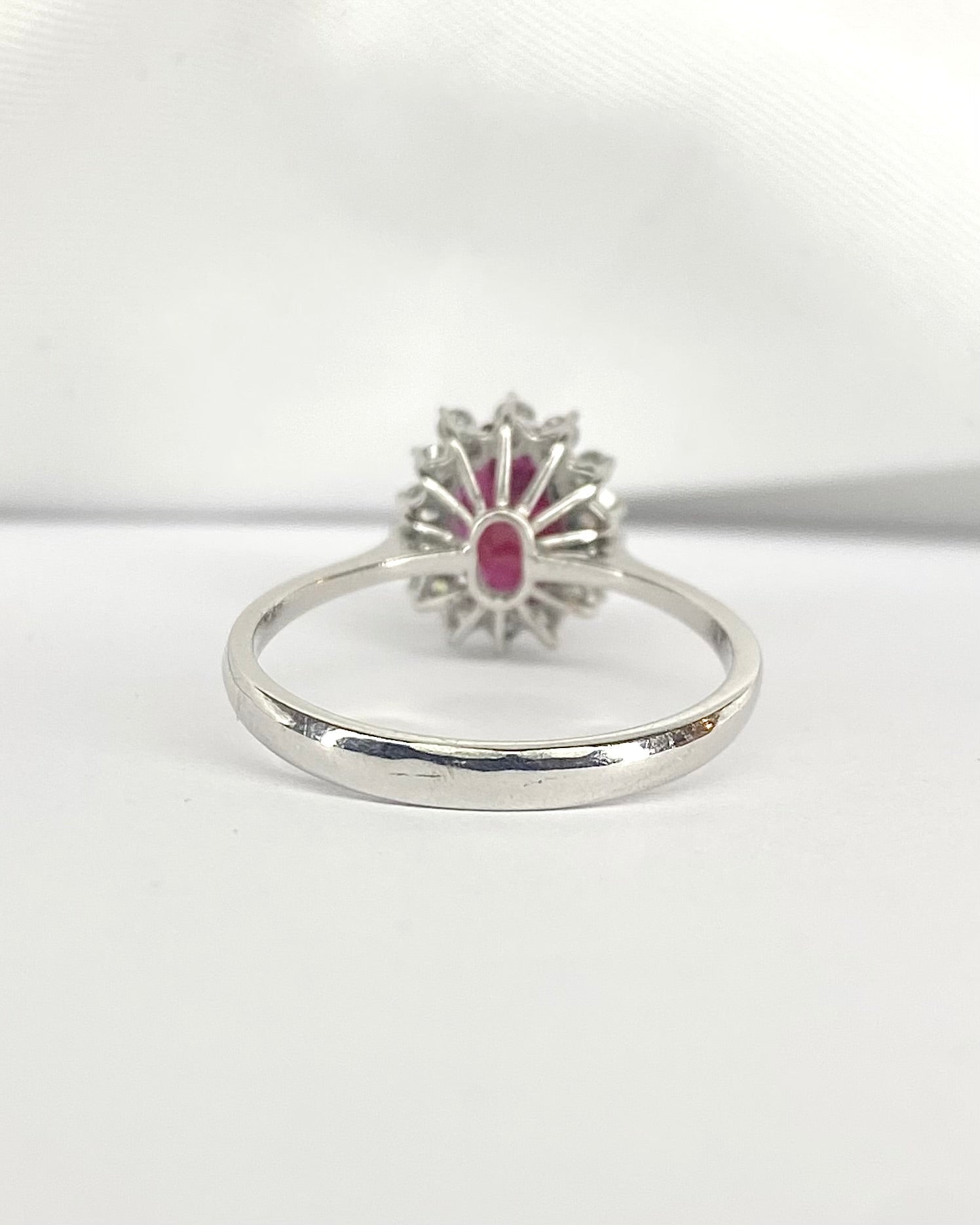 Bague Marguerite Rubis 1.64 carat &amp; Diamants "Daniella" - Elliade Paris