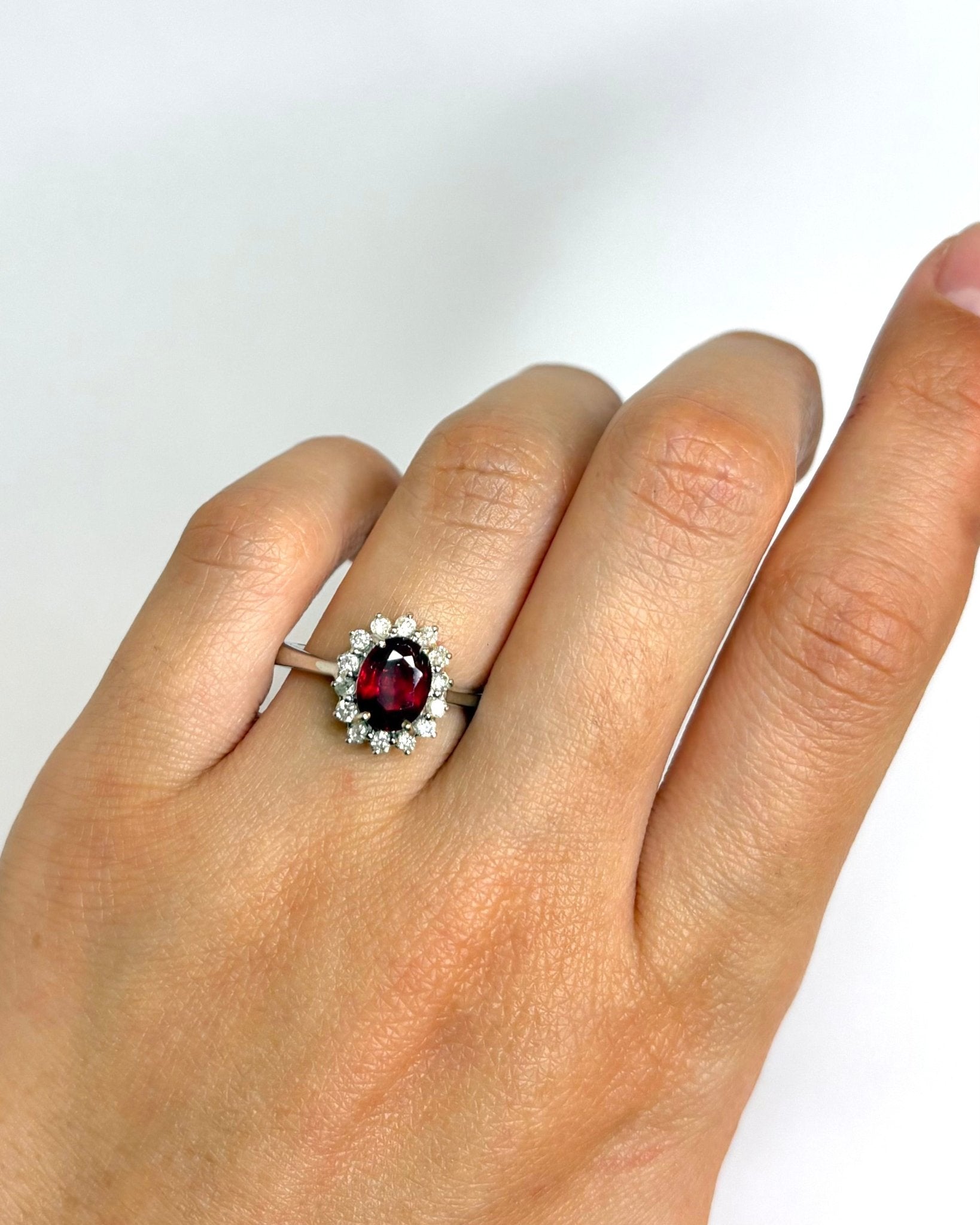Bague Marguerite Rubis 1.65 carat &amp; Diamants "Iliana" - Elliade Paris