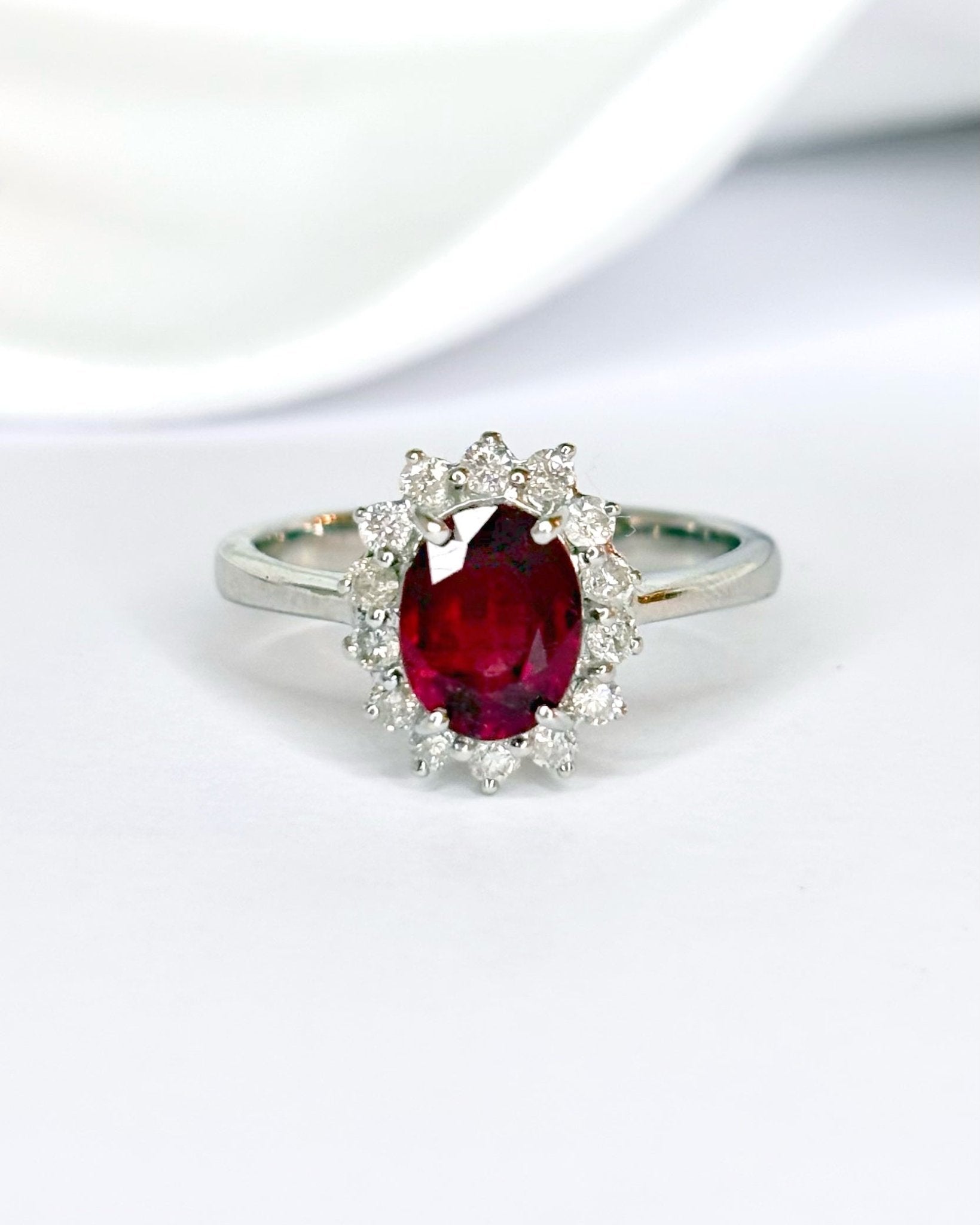 Bague Marguerite Rubis 1.65 carat &amp; Diamants "Iliana" - Elliade Paris