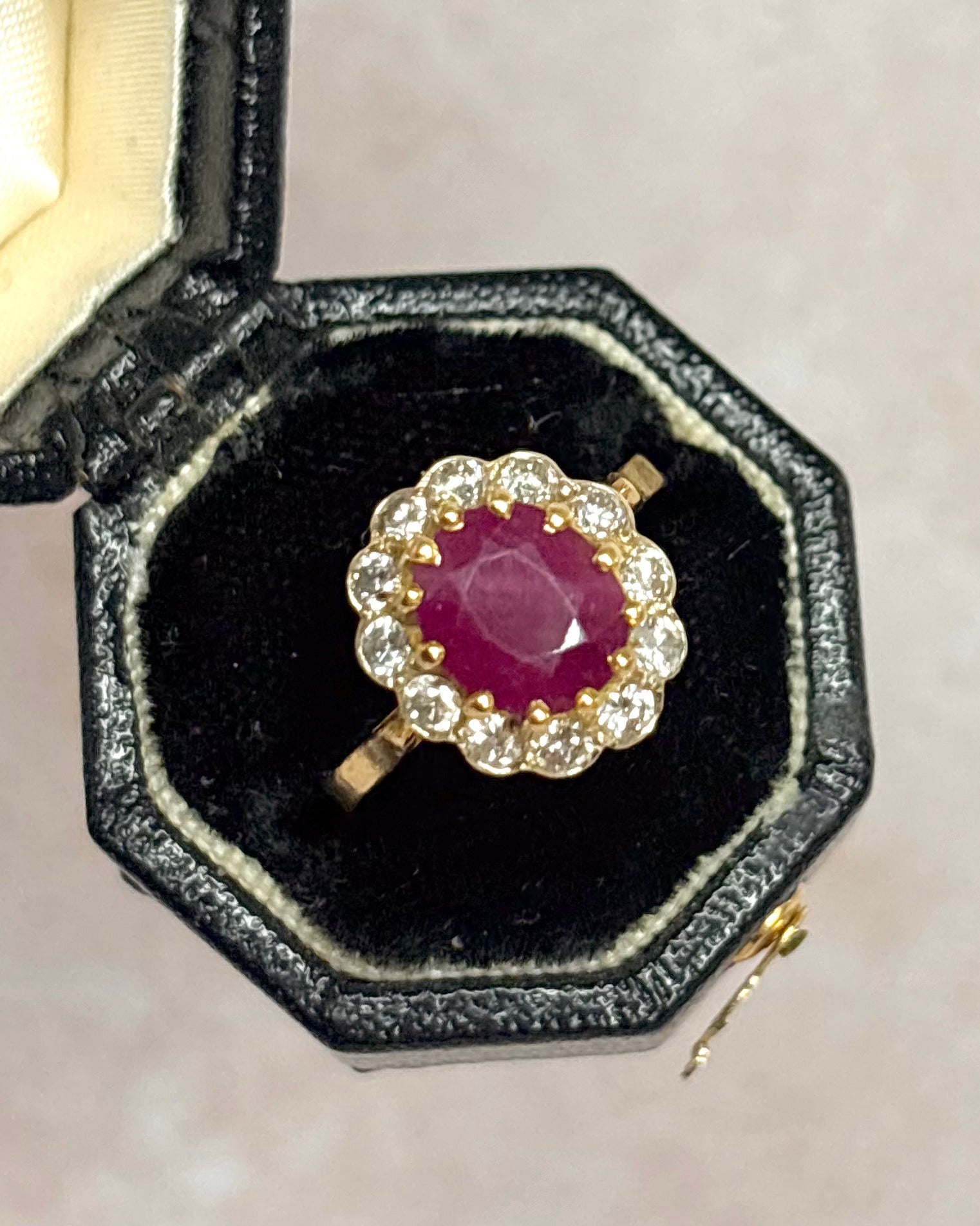 Bague Marguerite Rubis 1.70 carat &amp; Diamants 0.24 carat "Elia" - Elliade Paris