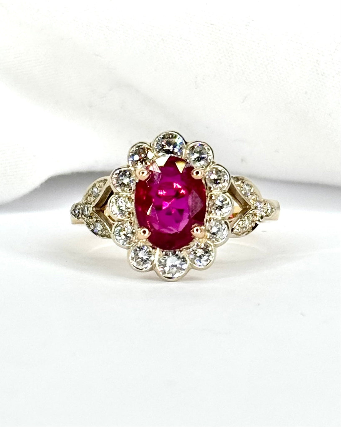 Bague Marguerite Rubis 1.85 carat &amp; Diamants 0.60 carat "Inanna" - Elliade Paris