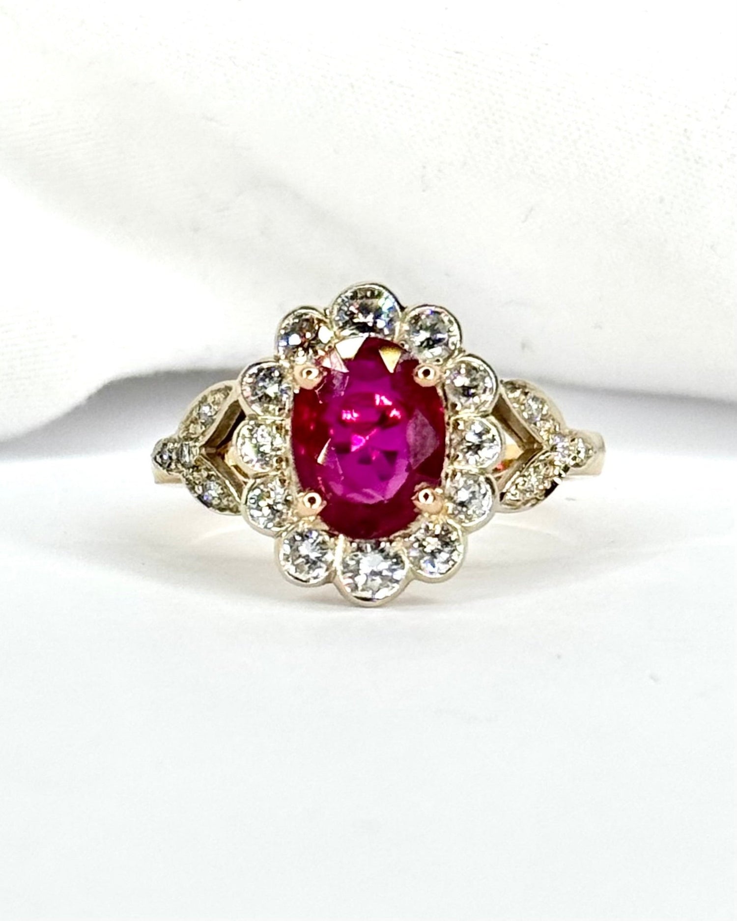 Bague Marguerite Rubis 1.85 carat &amp; Diamants 0.60 carat "Inanna" - Elliade Paris