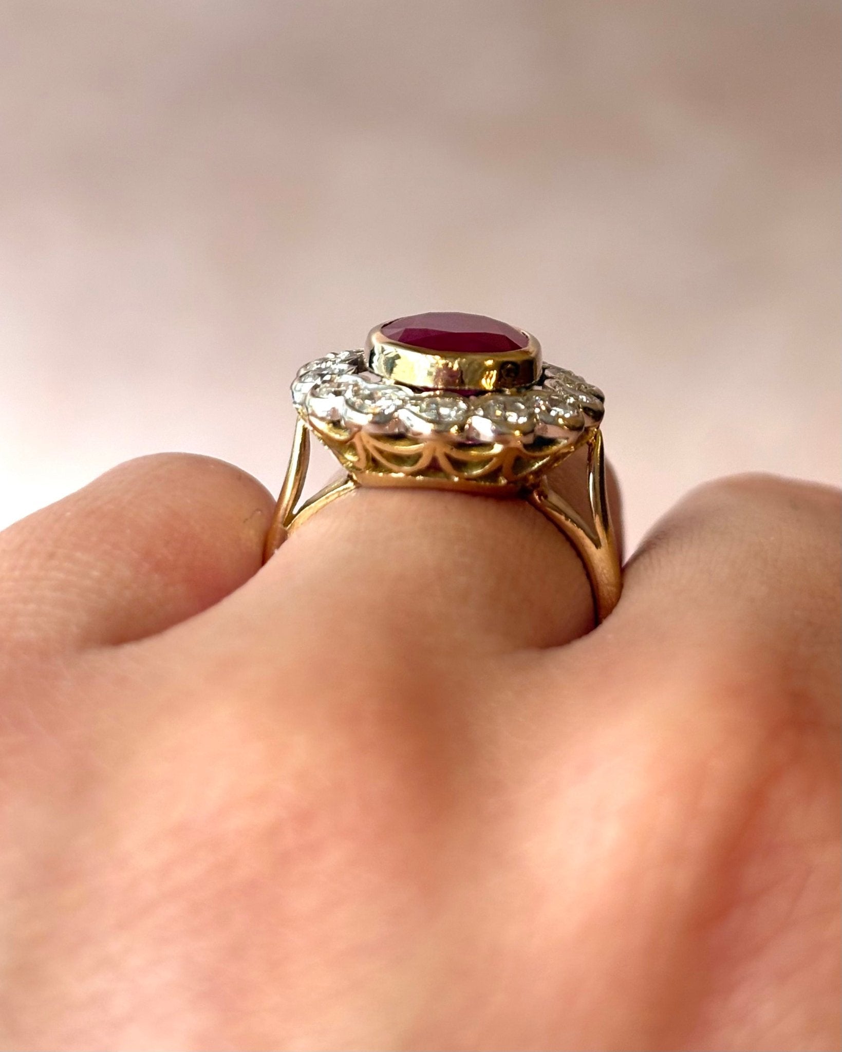 Bague Marguerite Rubis 2.55 carats &amp; Diamants 0.56 carat "Rosie" - Elliade Paris