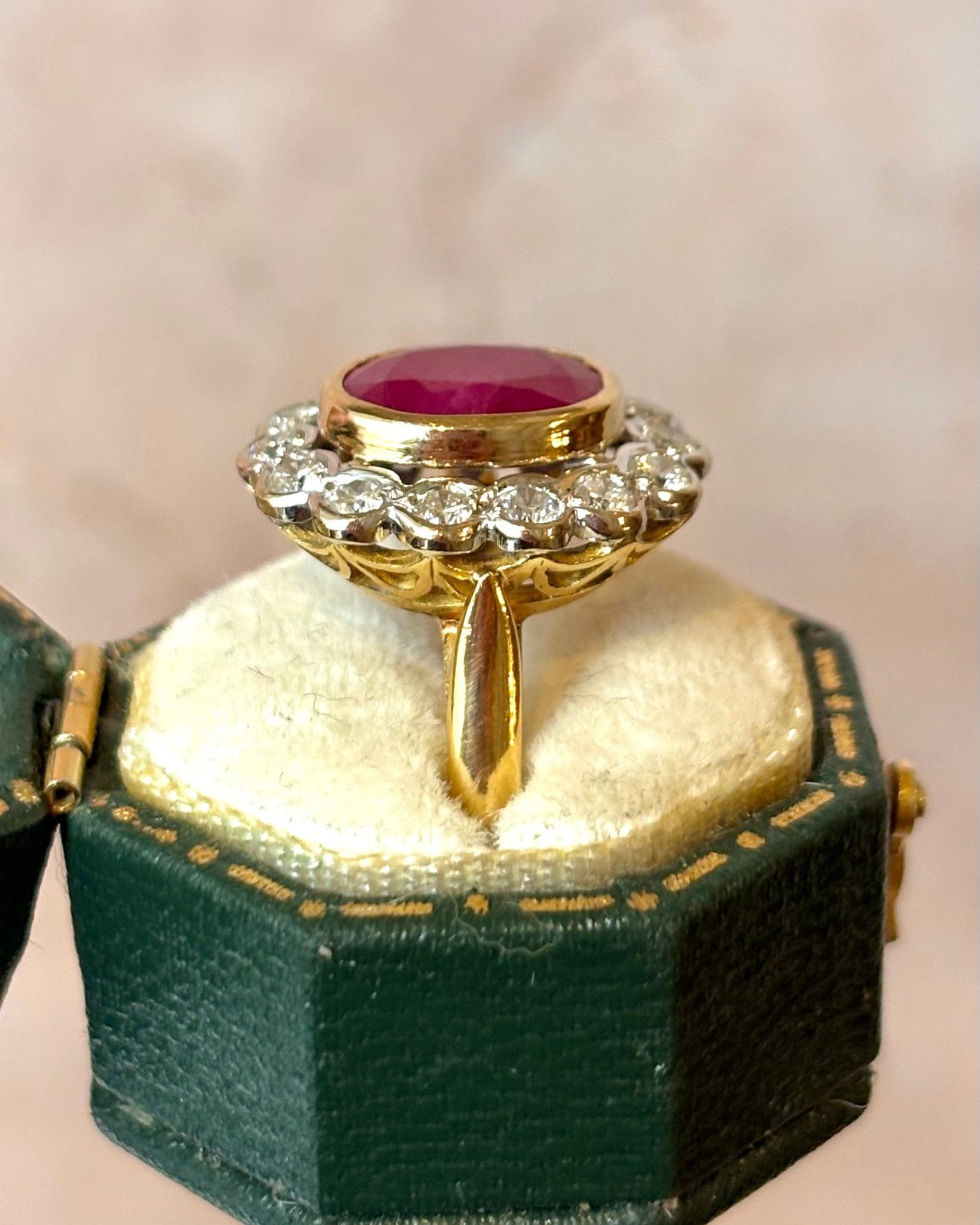 Bague Marguerite Rubis 2.55 carats &amp; Diamants 0.56 carat "Rosie" - Elliade Paris