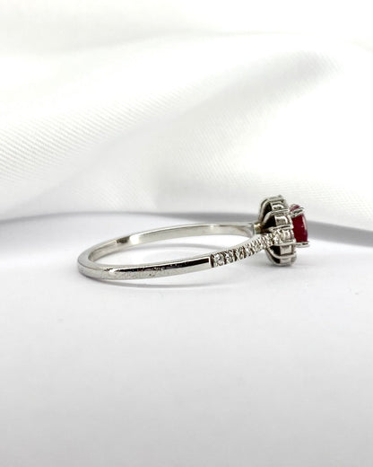 Bague Marguerite Rubis &amp; 28 Diamants &quot;Eloise&quot; - Elliade Paris