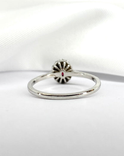 Bague Marguerite Rubis &amp; 28 Diamants &quot;Eloise&quot; - Elliade Paris