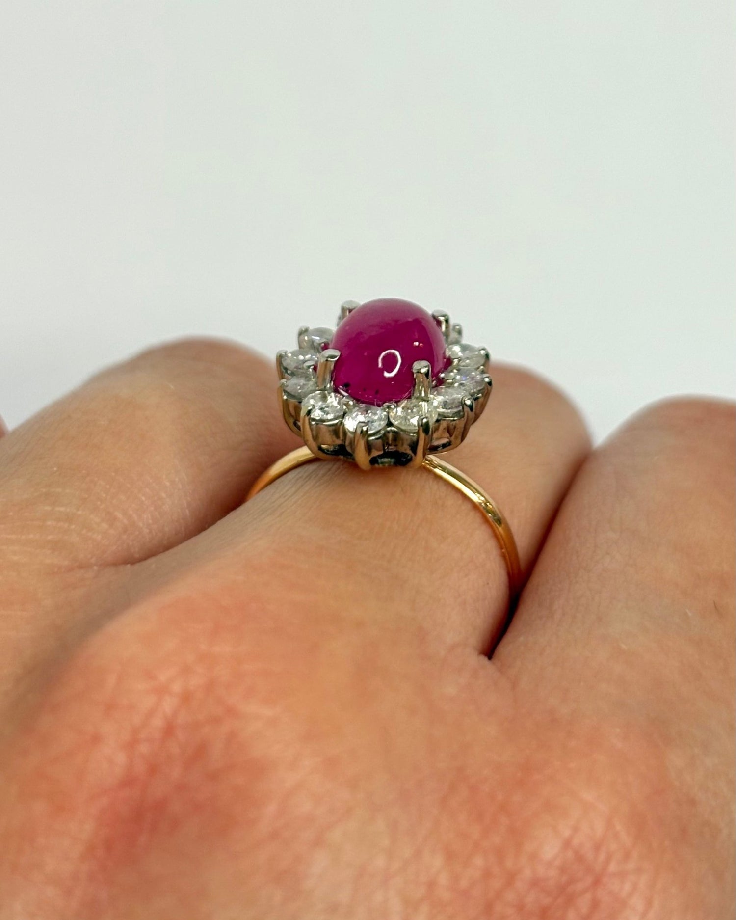 Bague Marguerite Rubis 4 carats &amp; Diamants 0.84 carat "Gaelle" - Elliade Paris