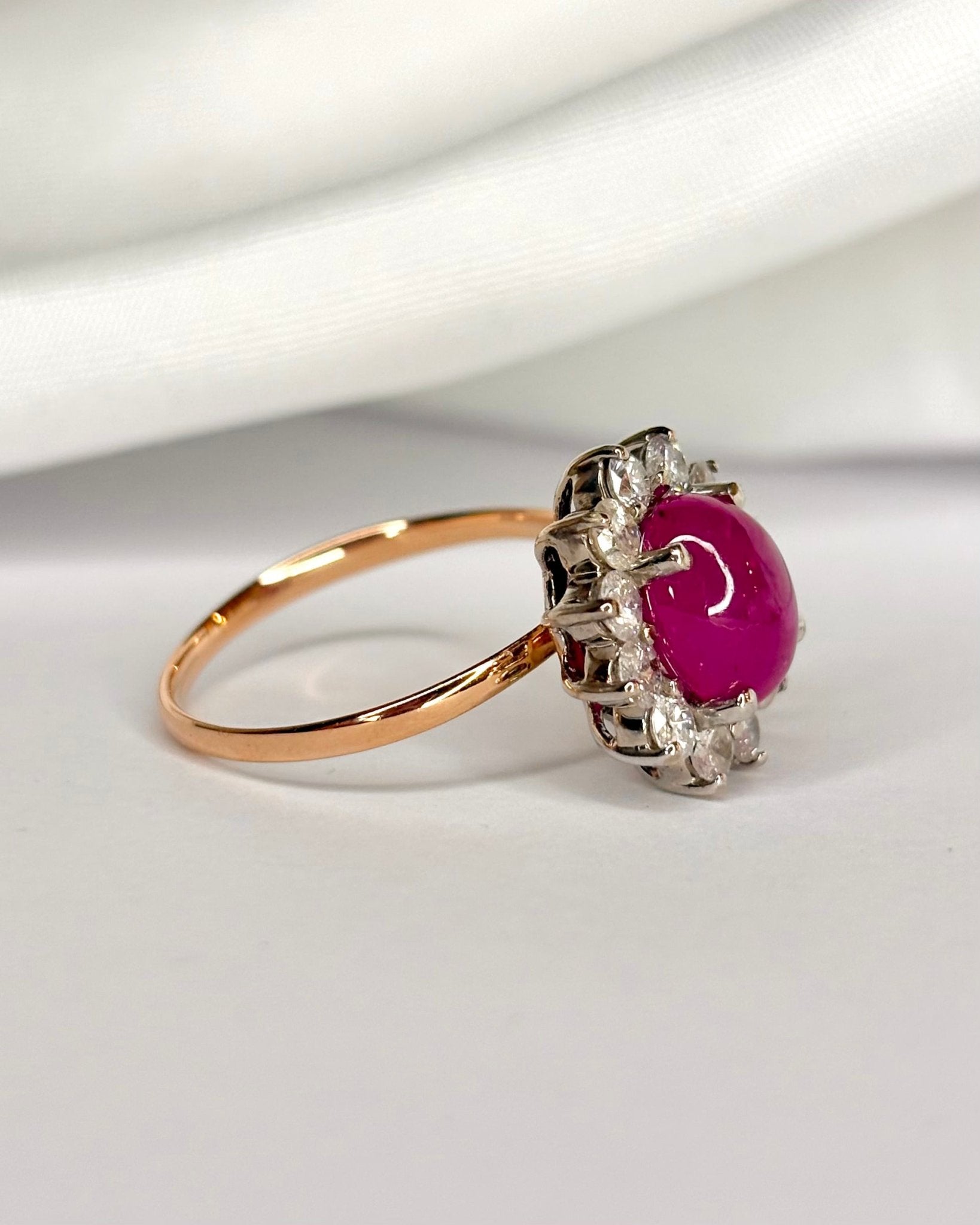 Bague Marguerite Rubis 4 carats &amp; Diamants 0.84 carat "Gaelle" - Elliade Paris