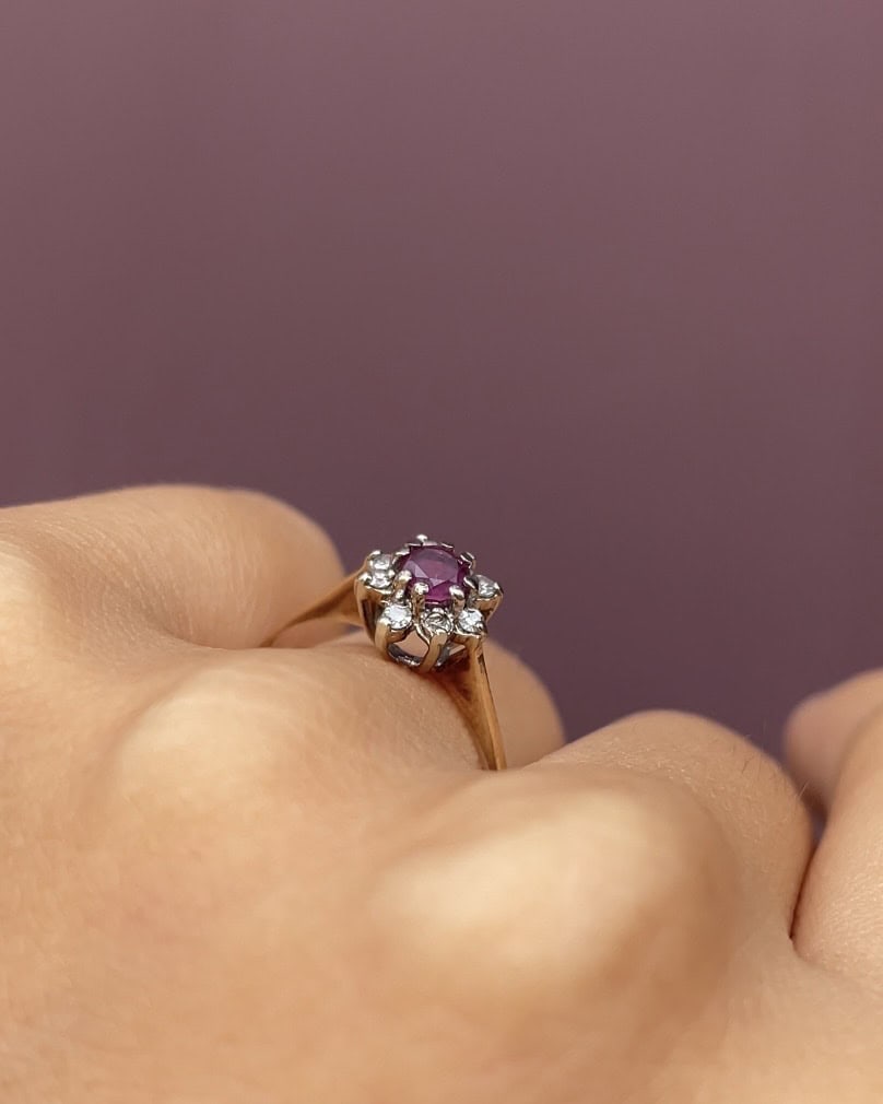 Bague Marguerite Rubis &amp; 8 Diamants &quot;Mina&quot; - Elliade Paris