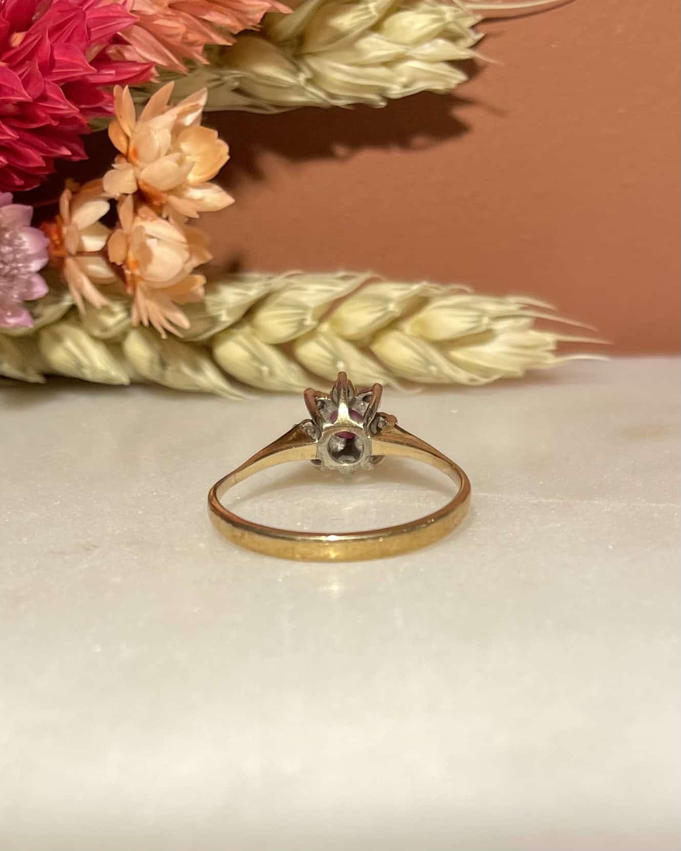 Bague Marguerite Rubis &amp; 8 Diamants &quot;Mina&quot; - Elliade Paris