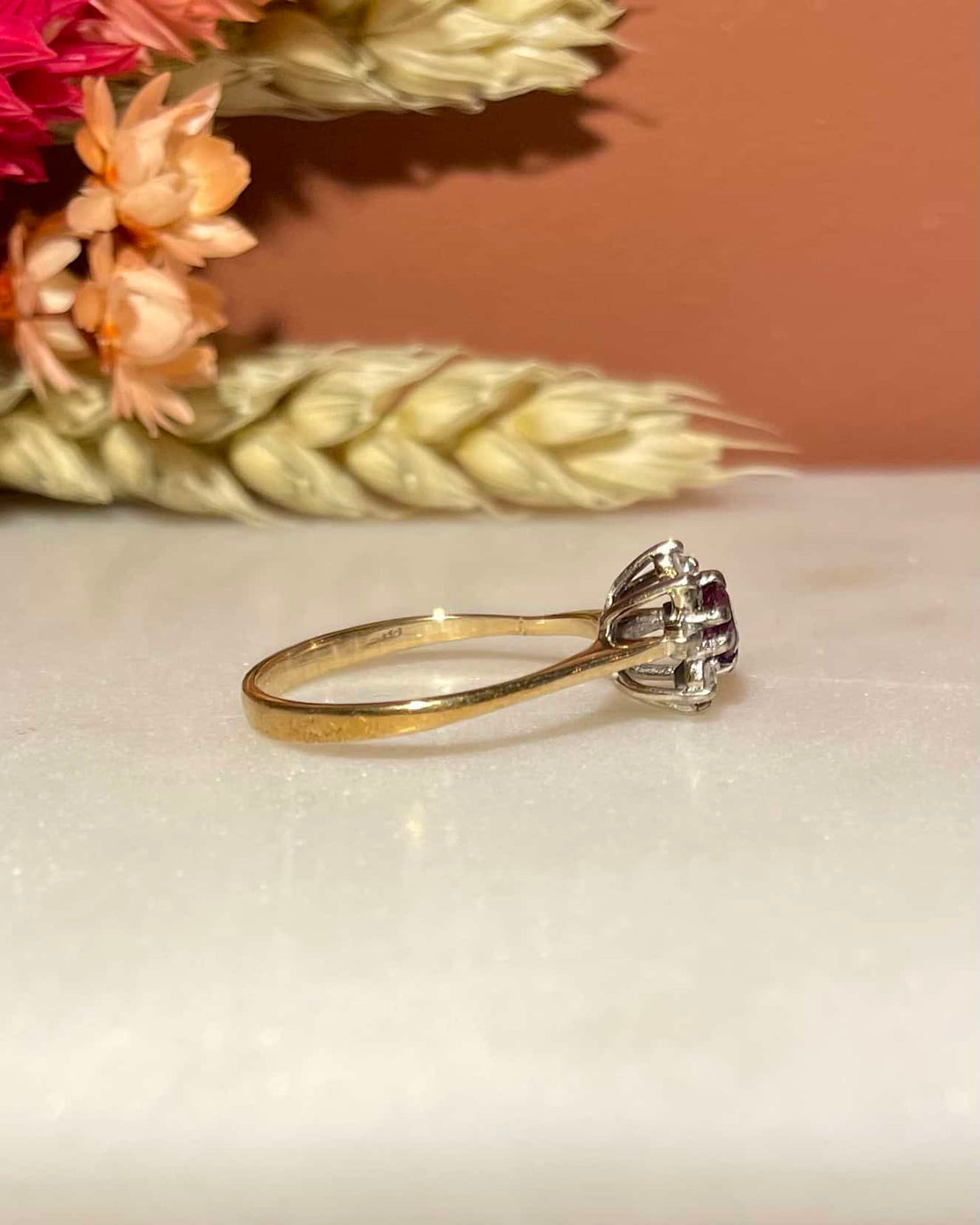 Bague Marguerite Rubis &amp; 8 Diamants &quot;Mina&quot; - Elliade Paris