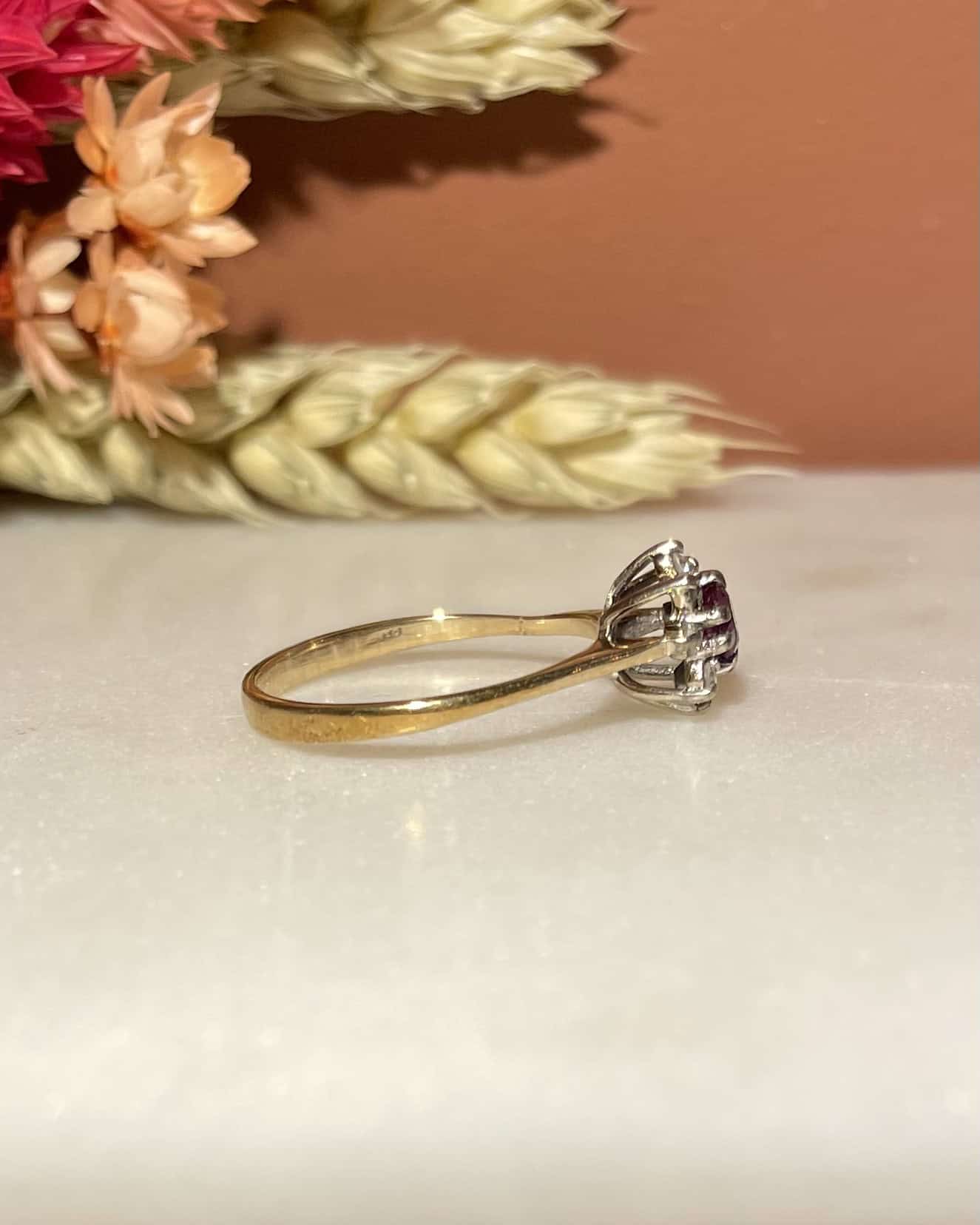 Bague Marguerite Rubis &amp; 8 Diamants &quot;Mina&quot; - Elliade Paris