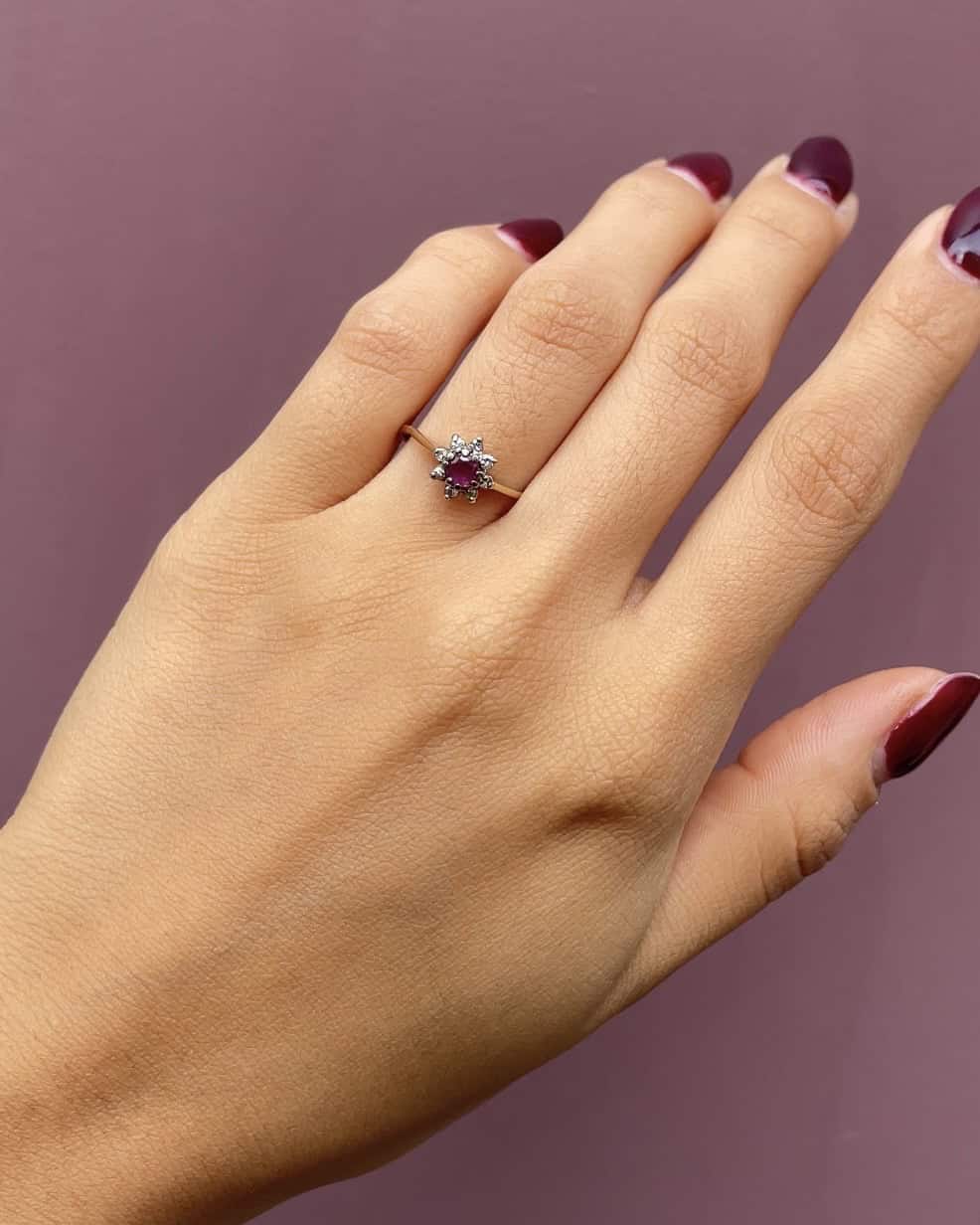 Bague Marguerite Rubis &amp; 8 Diamants &quot;Mina&quot; - Elliade Paris