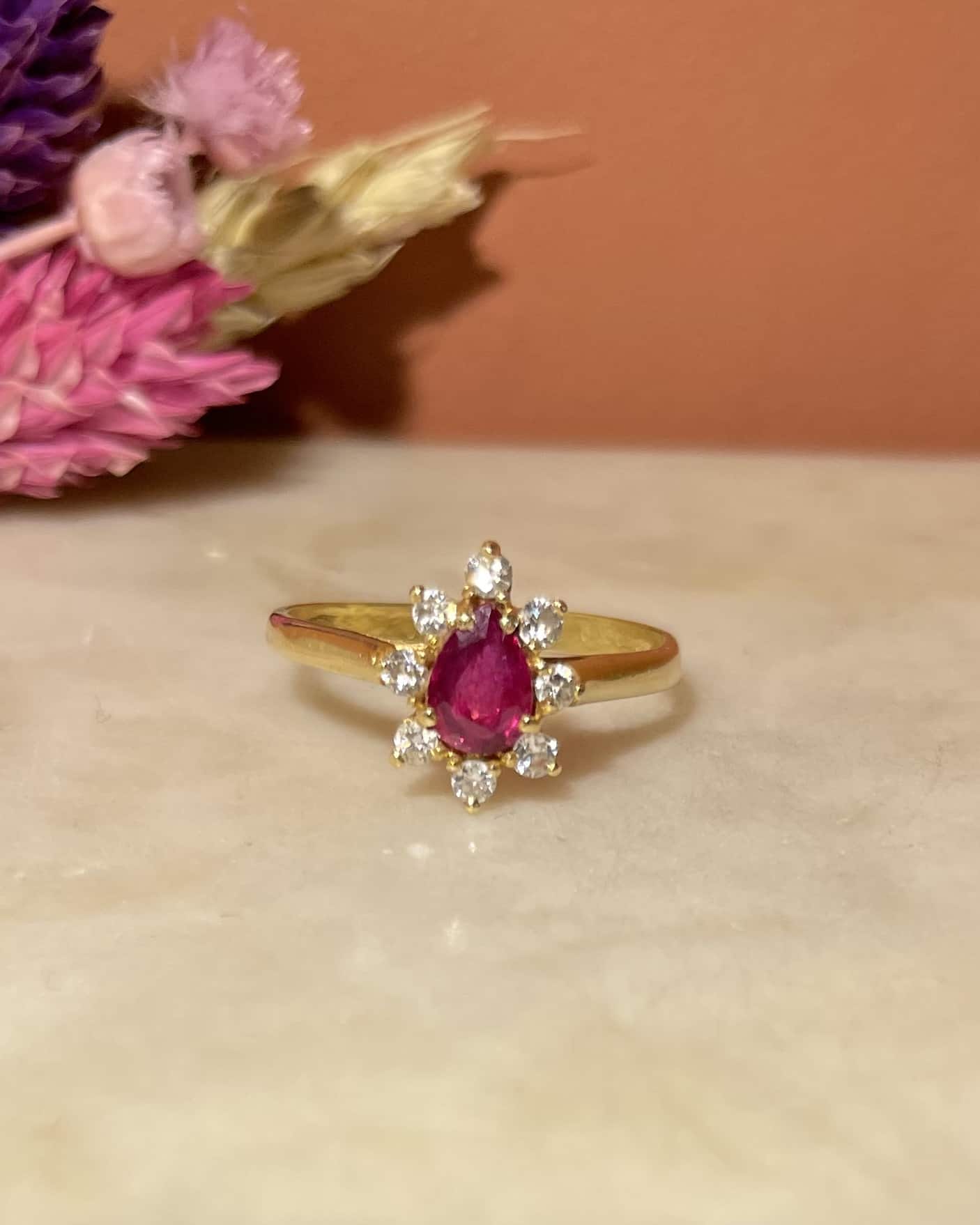 Bague Marguerite Rubis &amp; 8 Diamants "Rosalie" - Elliade Paris
