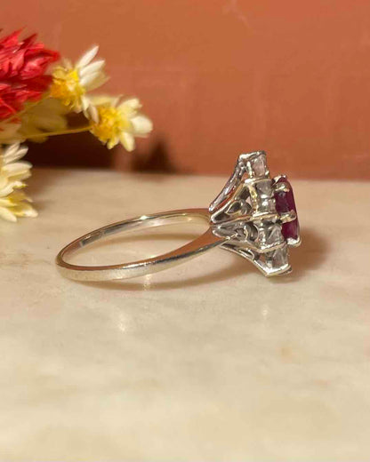 &quot;Eloïse&quot; Anillo con margaritas de diamantes y rubíes de 1,20 quilates
