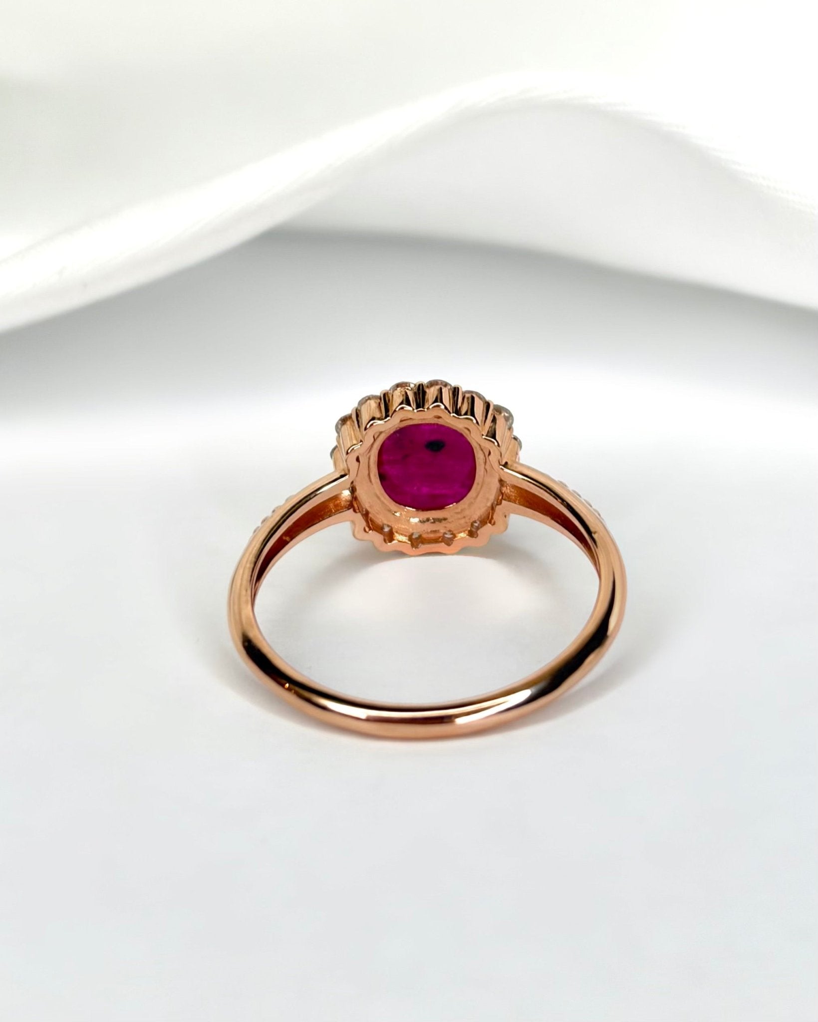 Bague Marguerite Rubis Birman 1.10 carat &amp; Diamants 0.27 carat "Jennie" - Elliade Paris