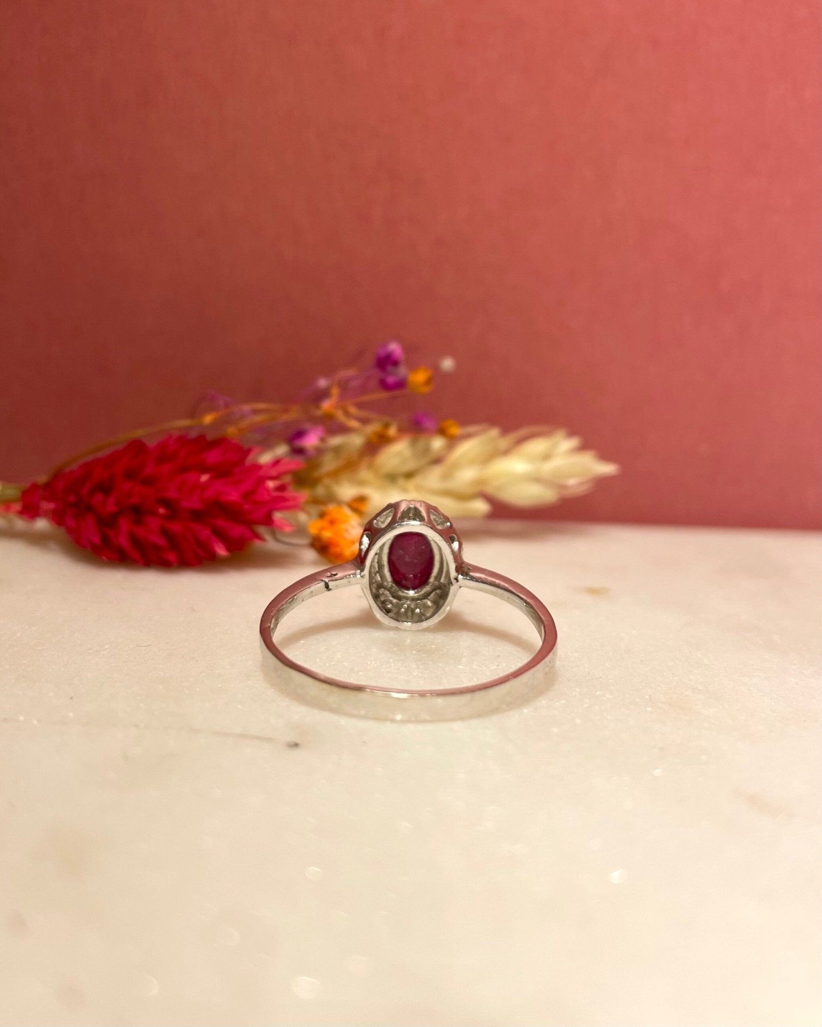 Bague Marguerite Rubis Cabochon 0.80 carat &amp; Diamants &quot;Rosy&quot; - Elliade Paris