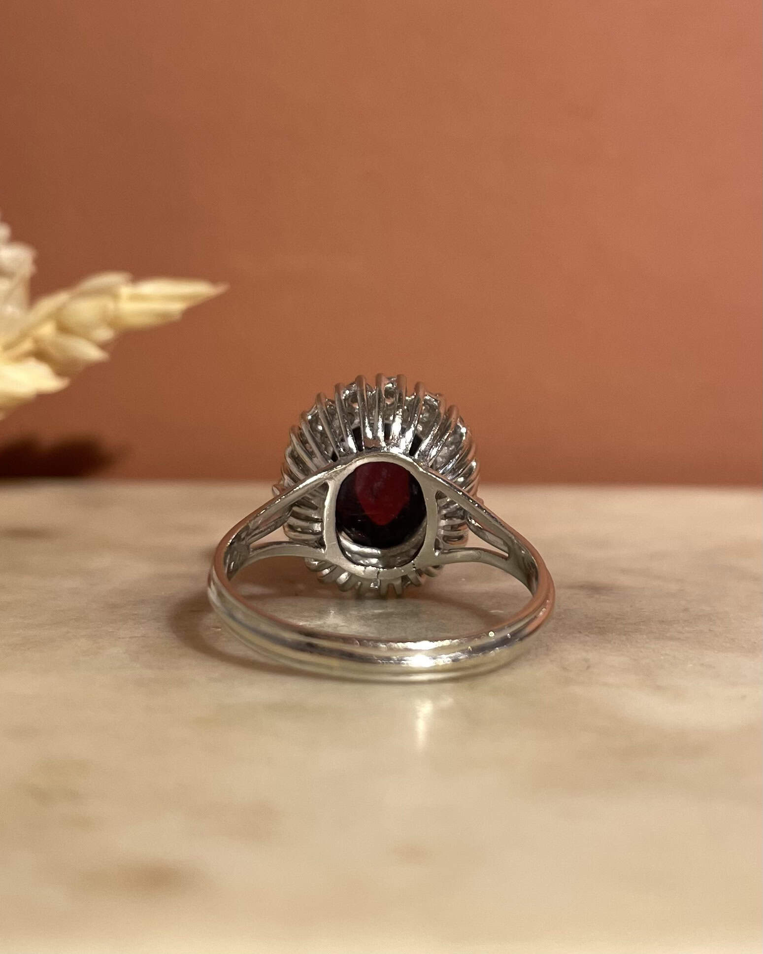 Bague Marguerite Grenat 3.85 carats &amp; Diamants "Amel"