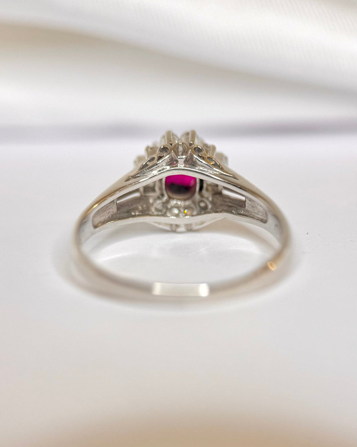 Bague Marguerite Rubis &amp; Diamants 0.30 carat "Léonce" - Elliade Paris