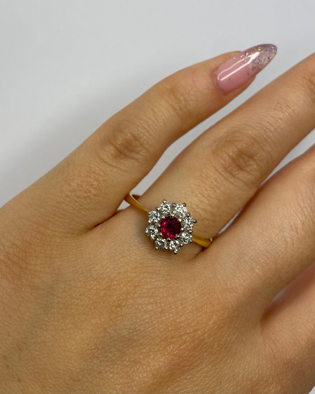 Bague Marguerite Rubis &amp; Diamants 0.40 carat "Hemma" - Elliade Paris