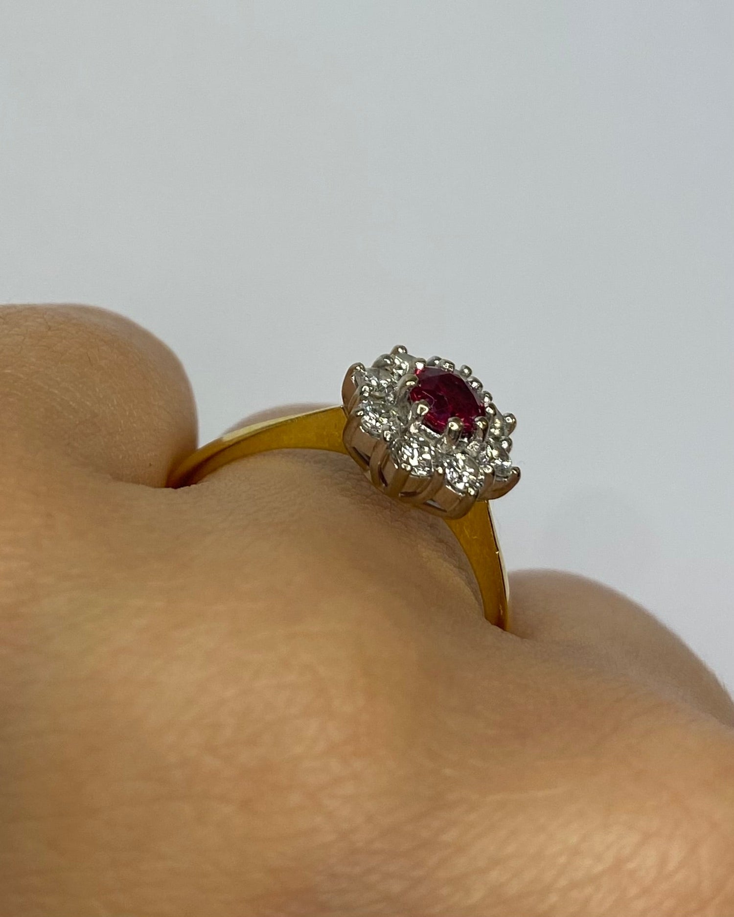 Bague Marguerite Rubis &amp; Diamants 0.40 carat "Hemma" - Elliade Paris