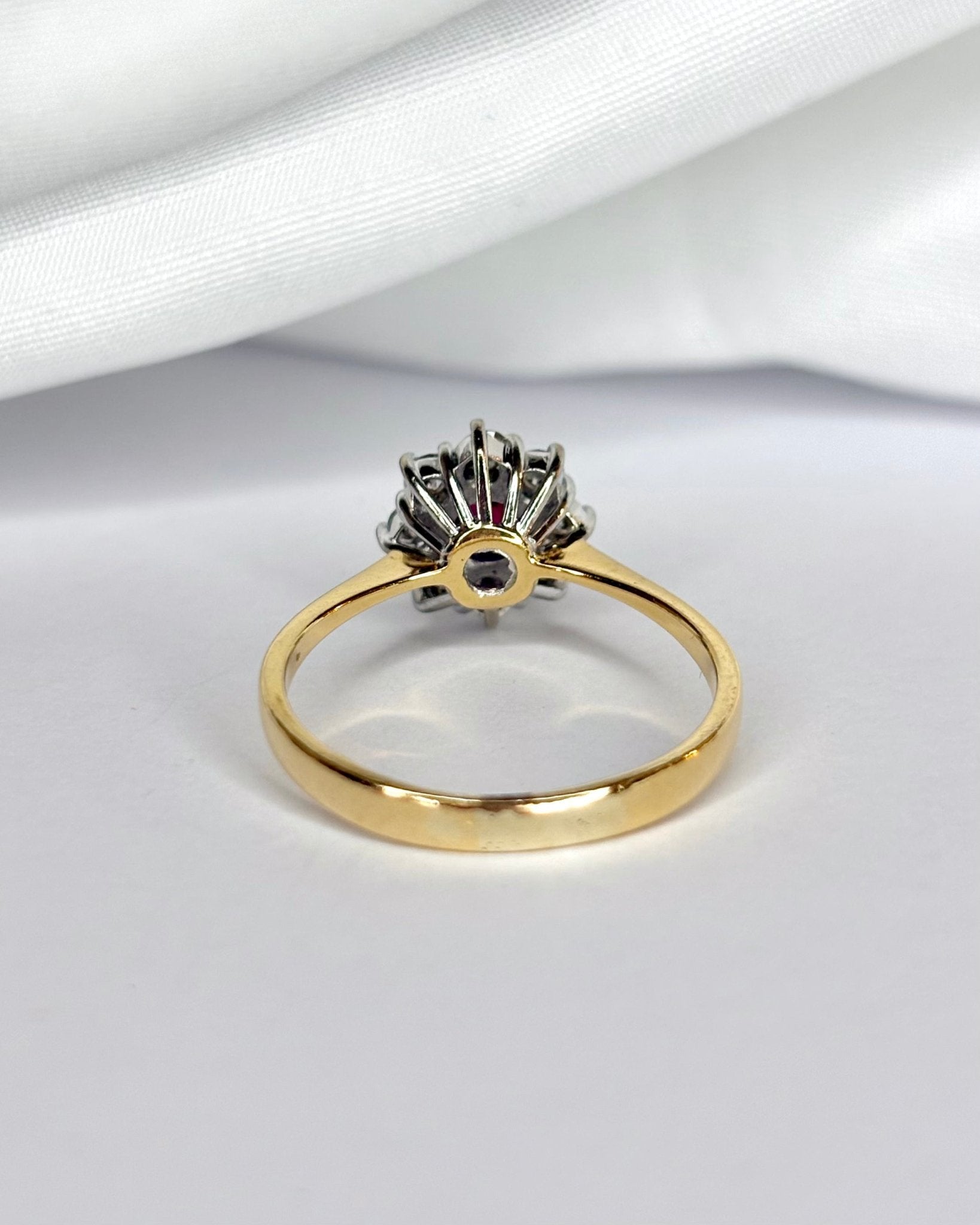 Bague Marguerite Rubis &amp; Diamants 0.40 carat "Hemma" - Elliade Paris