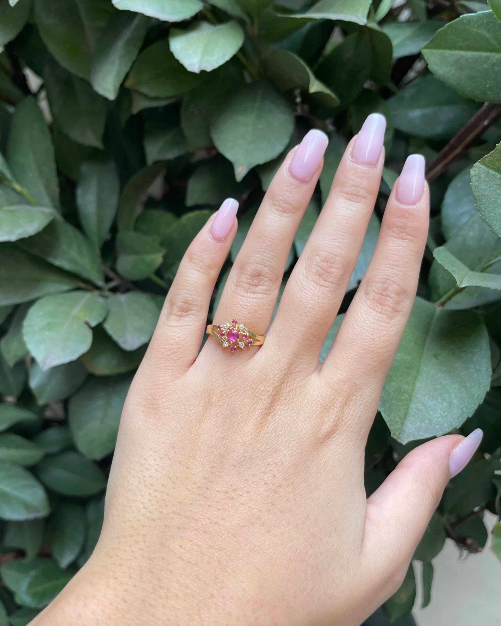 Bague Marguerite Rubis &amp; Diamants &quot;Anaelle&quot; - Elliade Paris