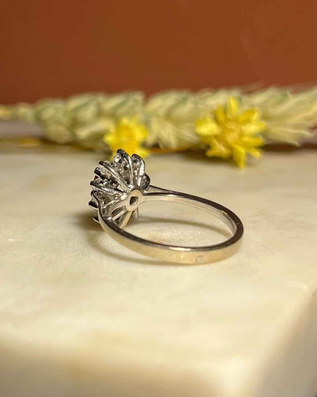 Bague Marguerite Rubis &amp; Diamants "Cassis" - Elliade Paris