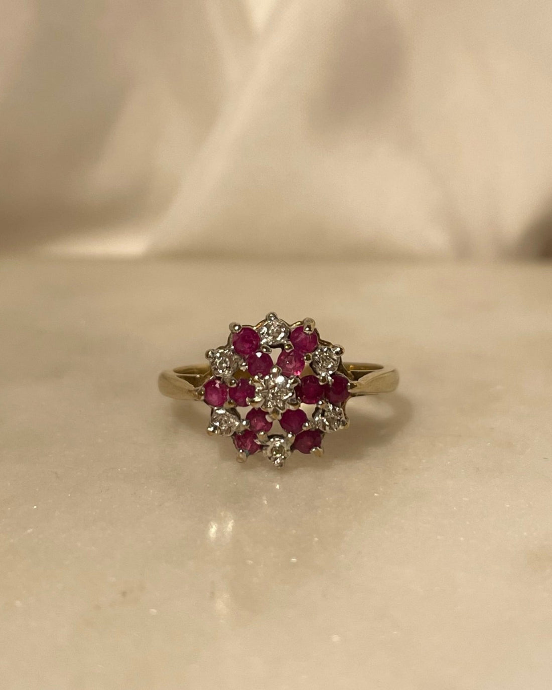 Bague Marguerite Rubis &amp; Diamants &quot;Christelle&quot; - Elliade Paris
