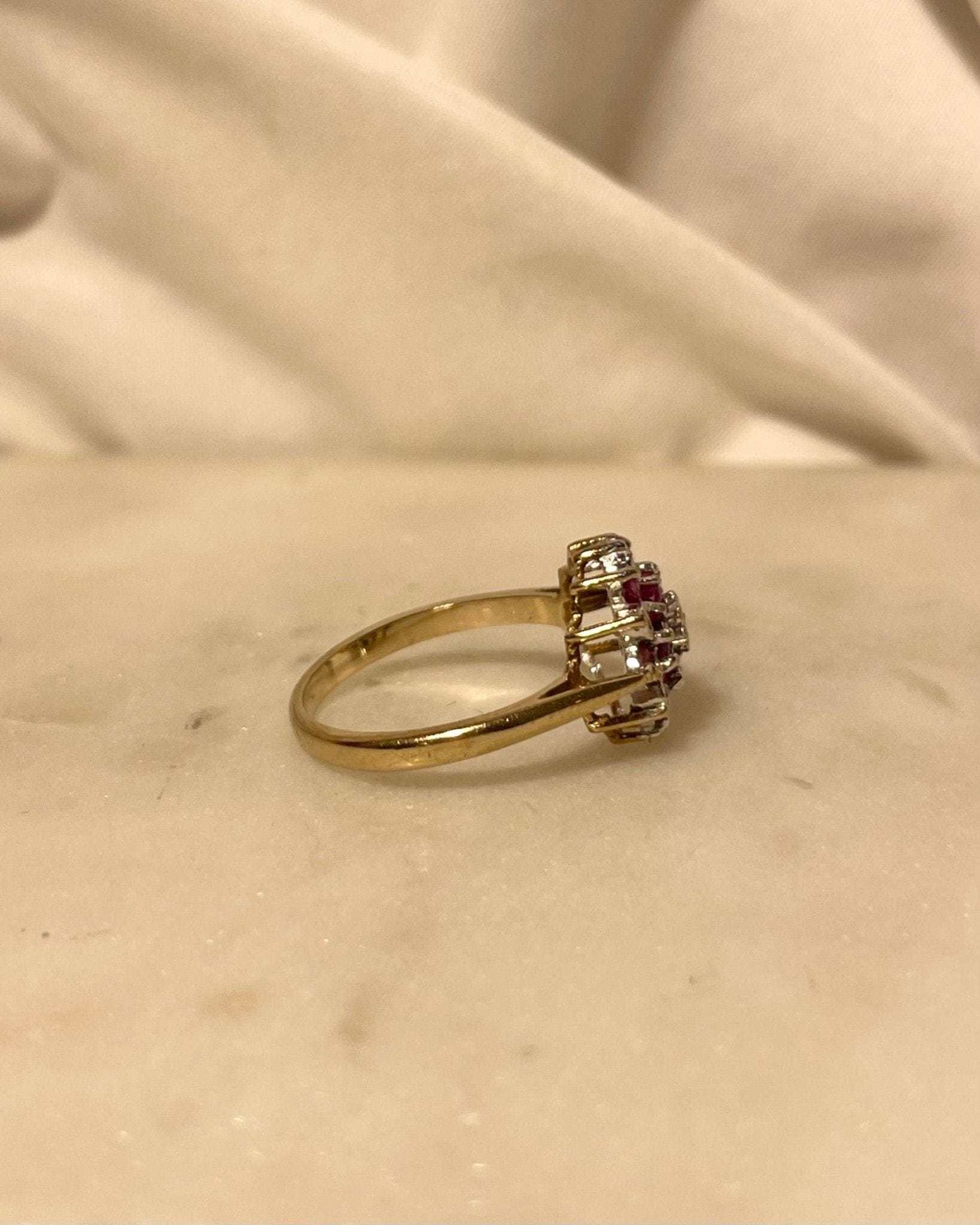 Bague Marguerite Rubis &amp; Diamants "Christelle" - Elliade Paris