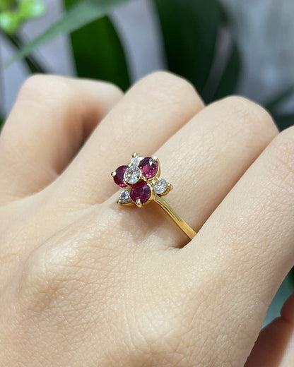 Bague Marguerite Rubis &amp; Diamants &quot;Cressida&quot; - Elliade Paris
