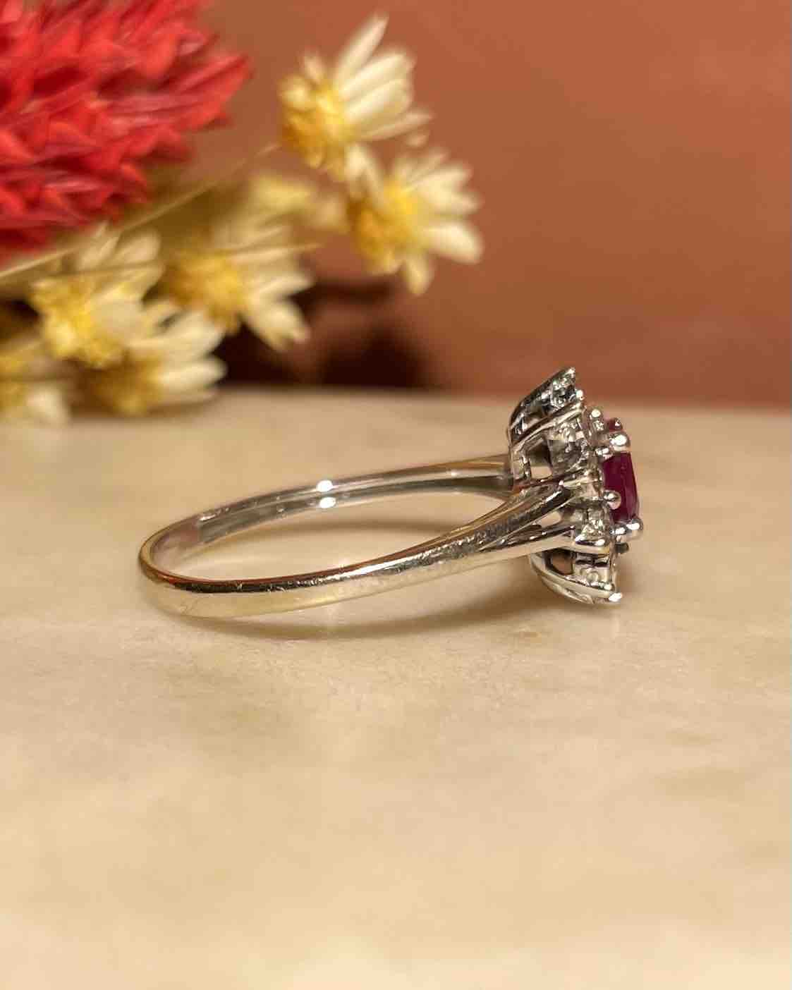 Bague Marguerite Rubis &amp; Diamants "Dana" - Elliade Paris