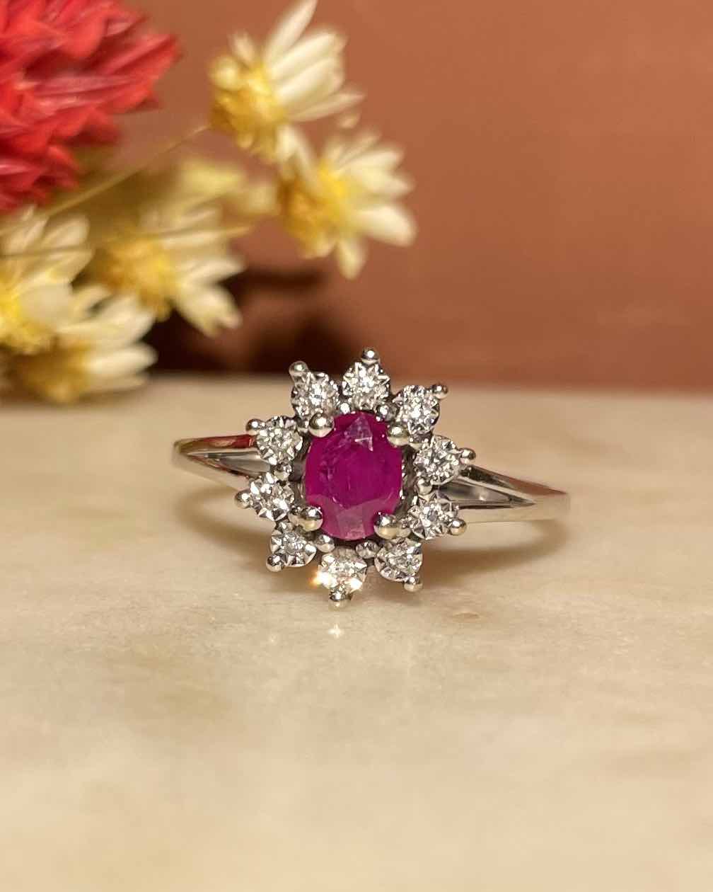Bague Marguerite Rubis &amp; Diamants "Dana" - Elliade Paris