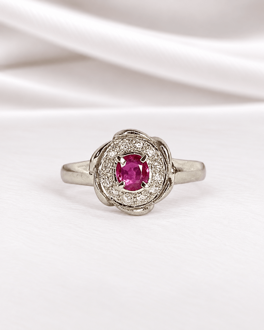 Bague Marguerite Rubis &amp; Diamants "Dilara" - Elliade Paris