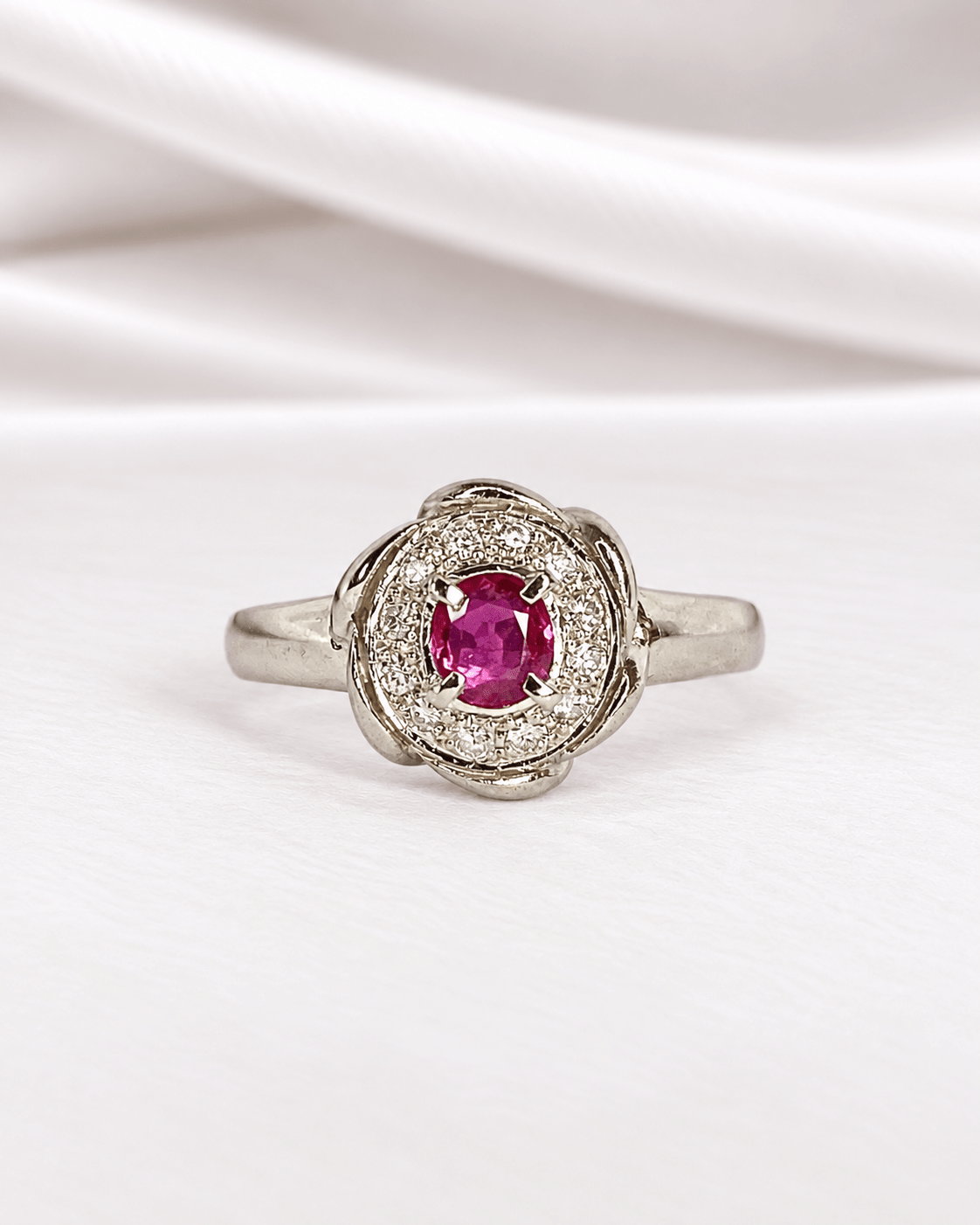 Bague Marguerite Rubis &amp; Diamants "Dilara" - Elliade Paris