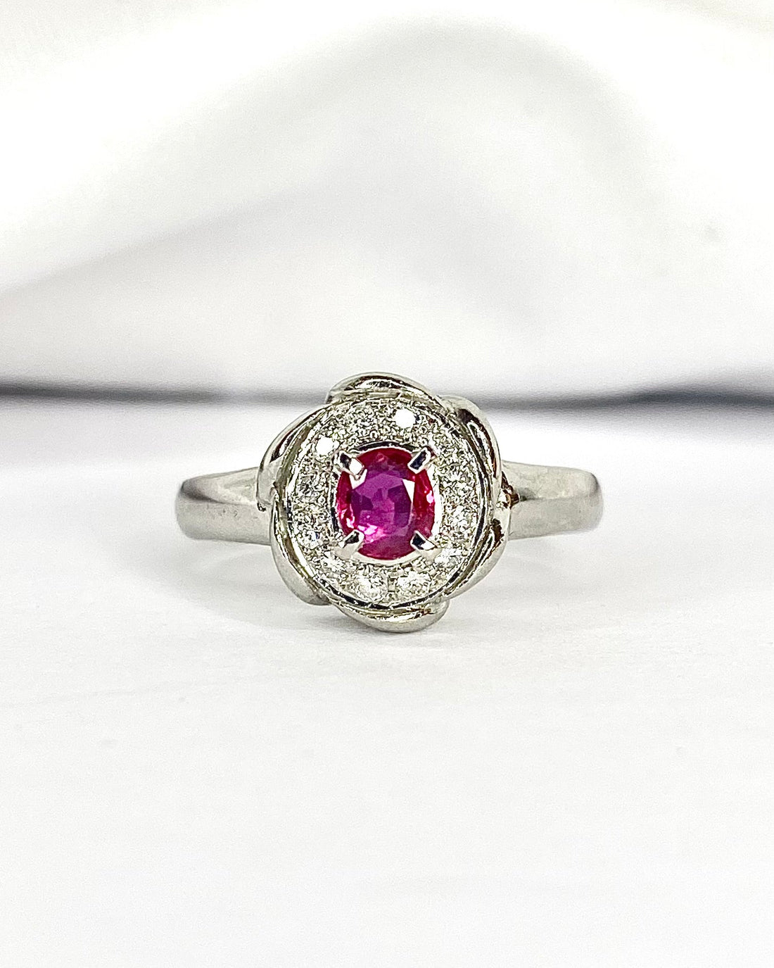 Bague Marguerite Rubis &amp; Diamants "Dilara" - Elliade Paris