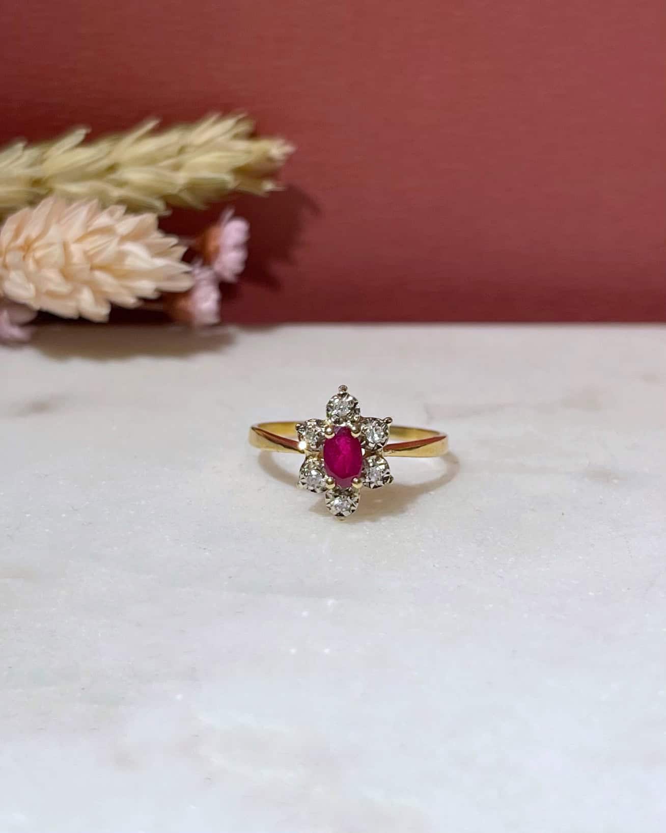 Bague Marguerite Rubis &amp; Diamants "Gloria" - Elliade Paris