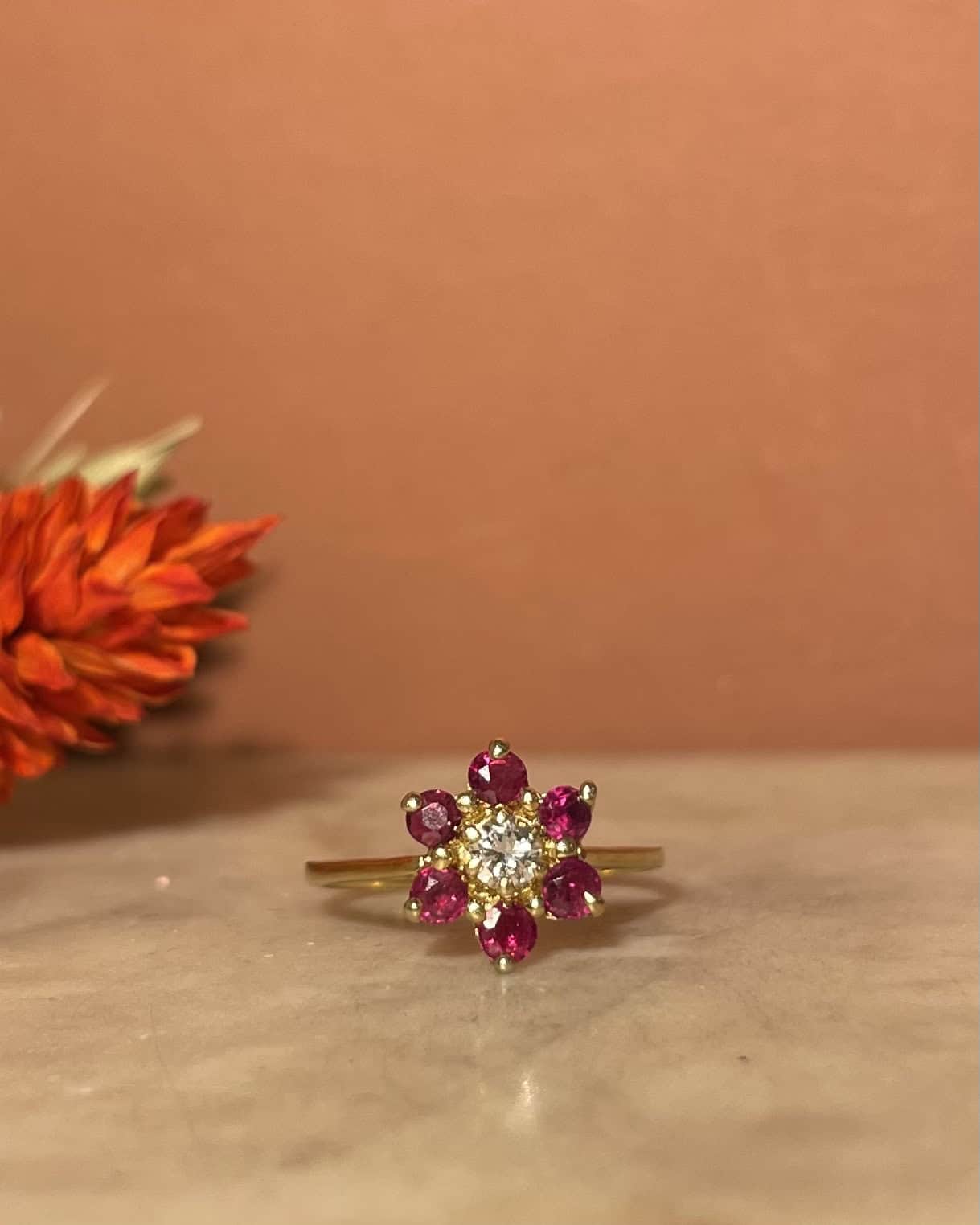 Bague Marguerite Rubis &amp; Diamants &quot;Hamani&quot; - Elliade Paris