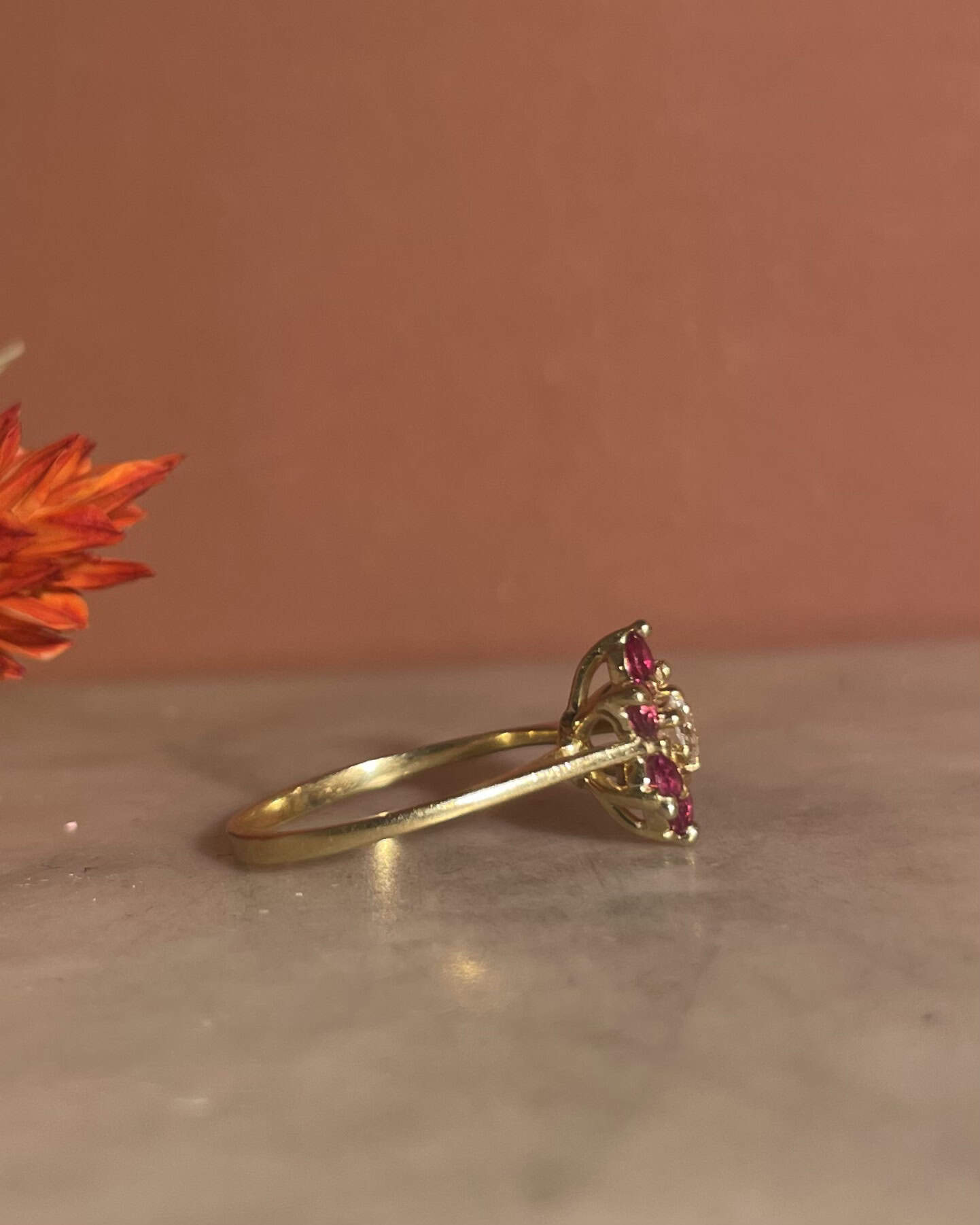 Bague Marguerite Rubis &amp; Diamants &quot;Hamani&quot; - Elliade Paris