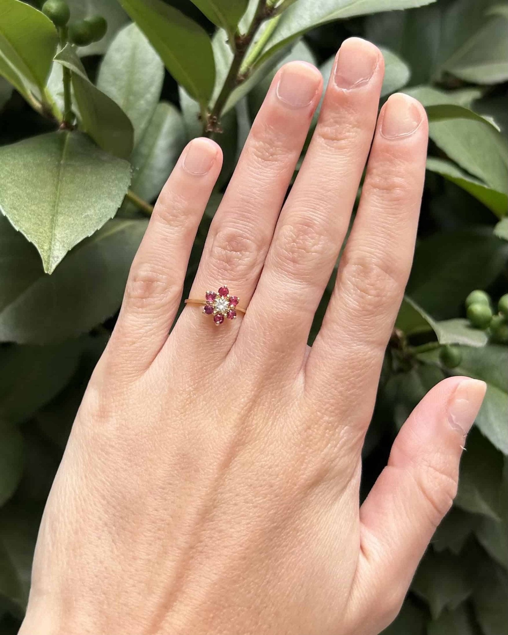 Bague Marguerite Rubis &amp; Diamants "Hamani" - Elliade Paris
