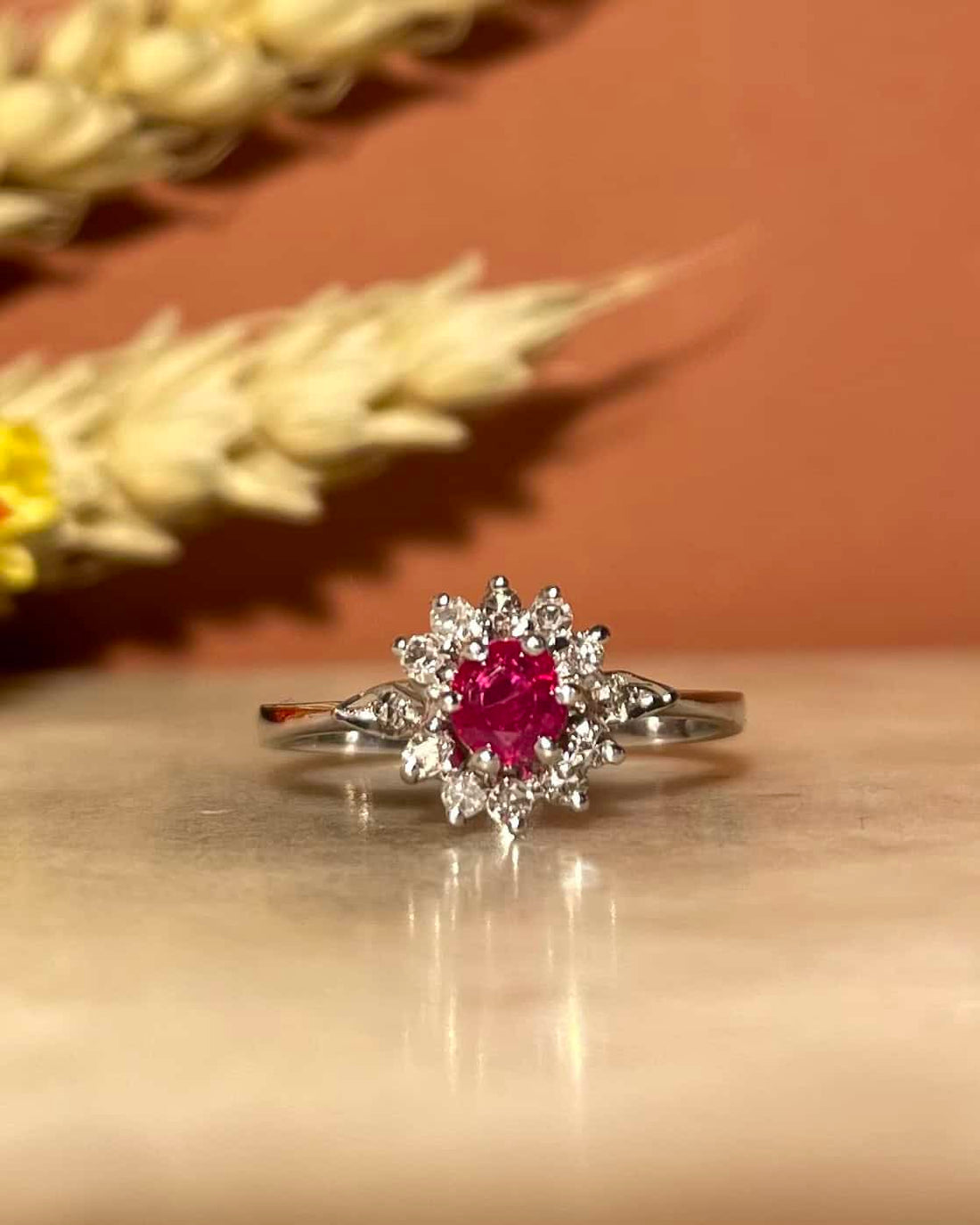 Bague Marguerite Rubis &amp; Diamants &quot;Josiane&quot; - Elliade Paris
