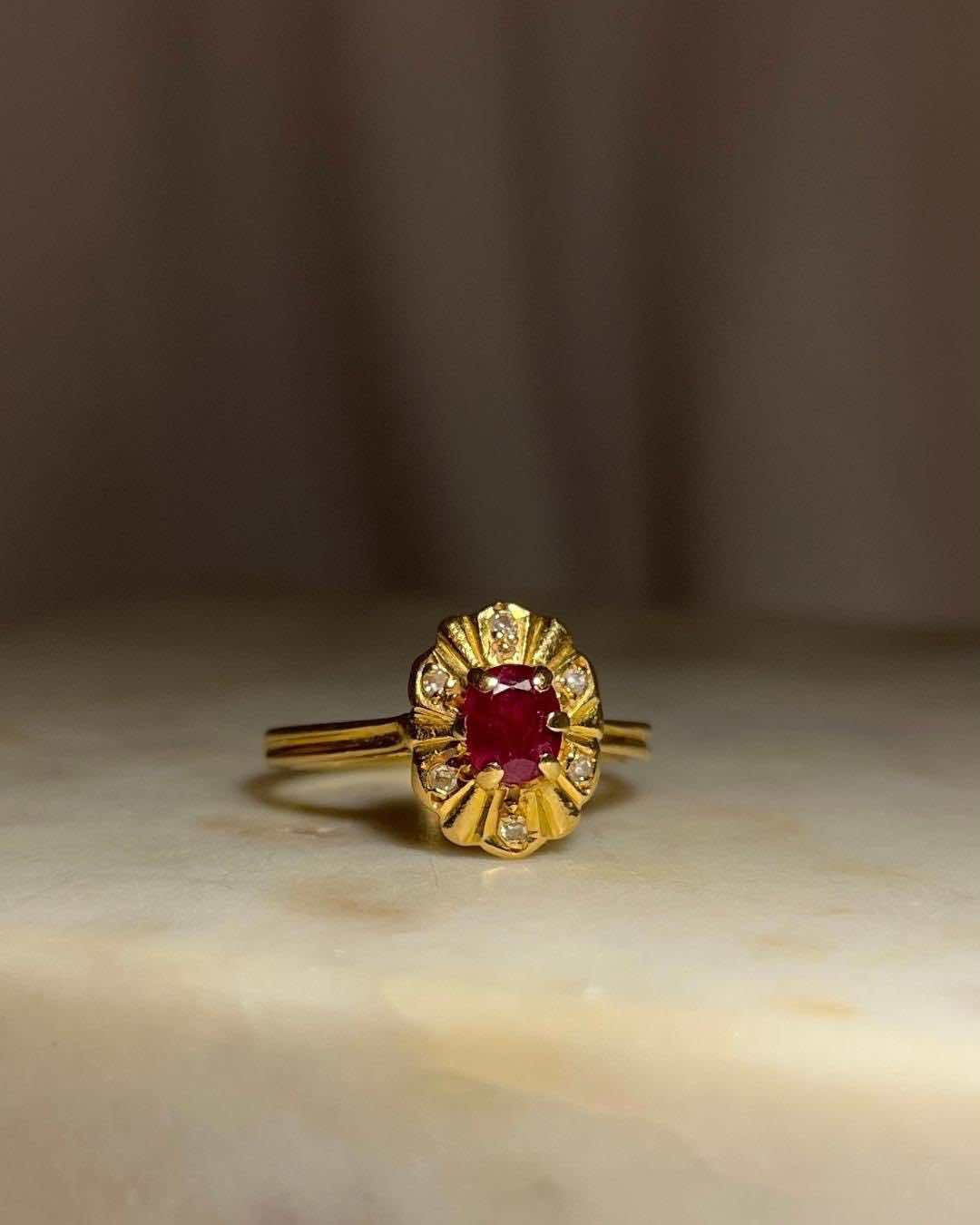 Bague Marguerite Rubis &amp; Diamants "Laïs" - Elliade Paris