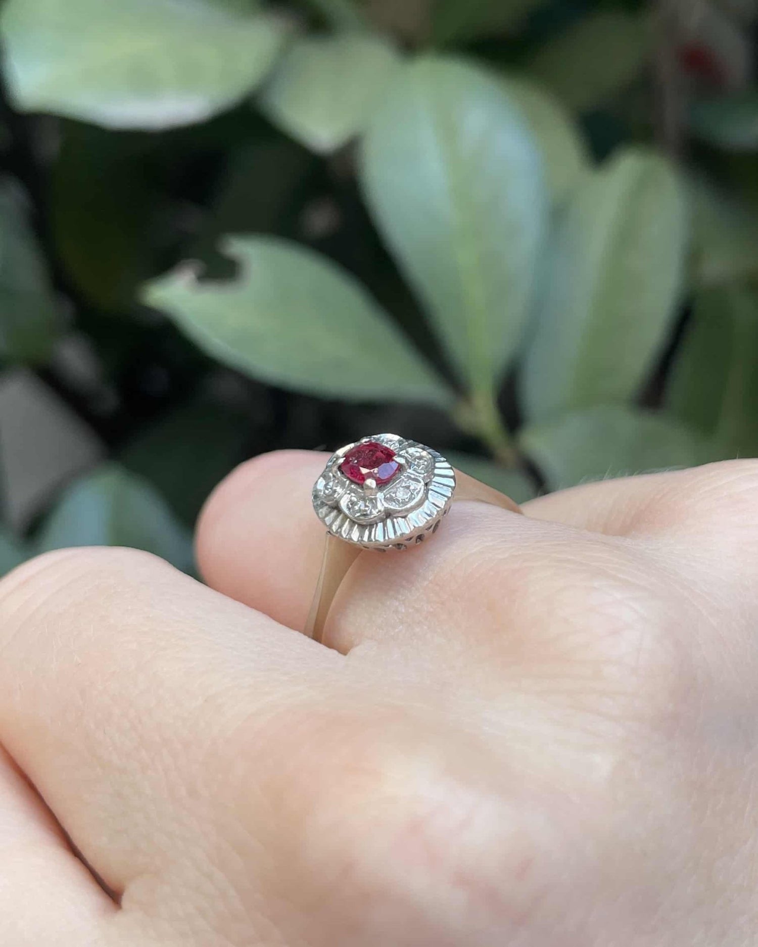 Bague Marguerite Rubis &amp; Diamants &quot;Méline&quot; - Elliade Paris