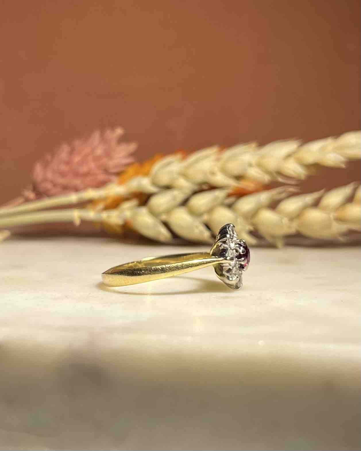 Bague Marguerite Rubis &amp; Diamants "Miléna" - Elliade Paris